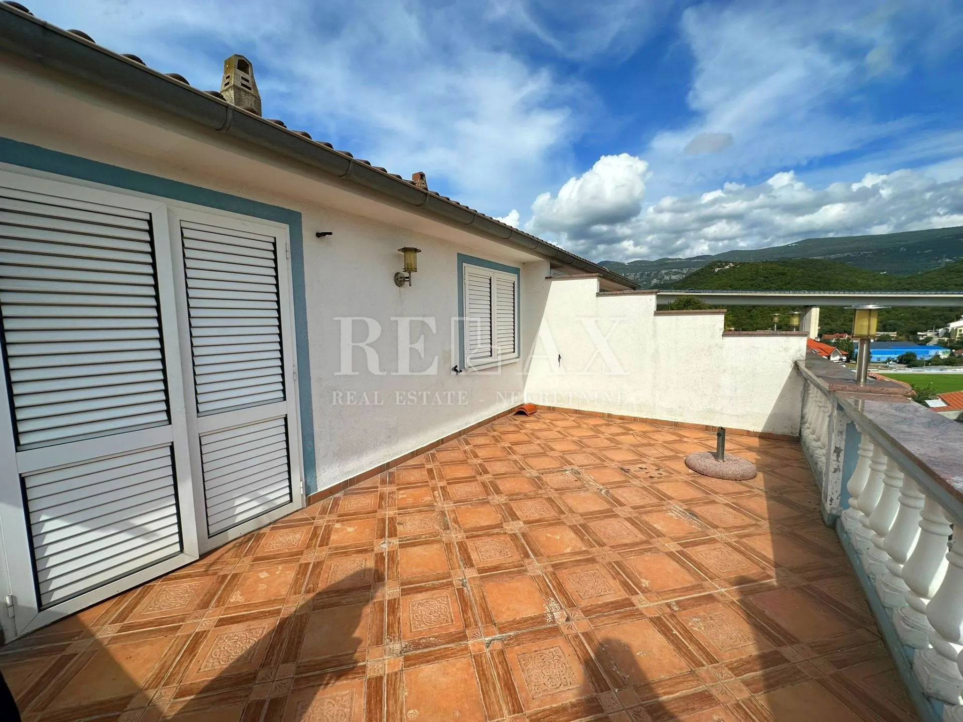 crikvenica- kuća u širem centru sa 7 apartmana - slika 41