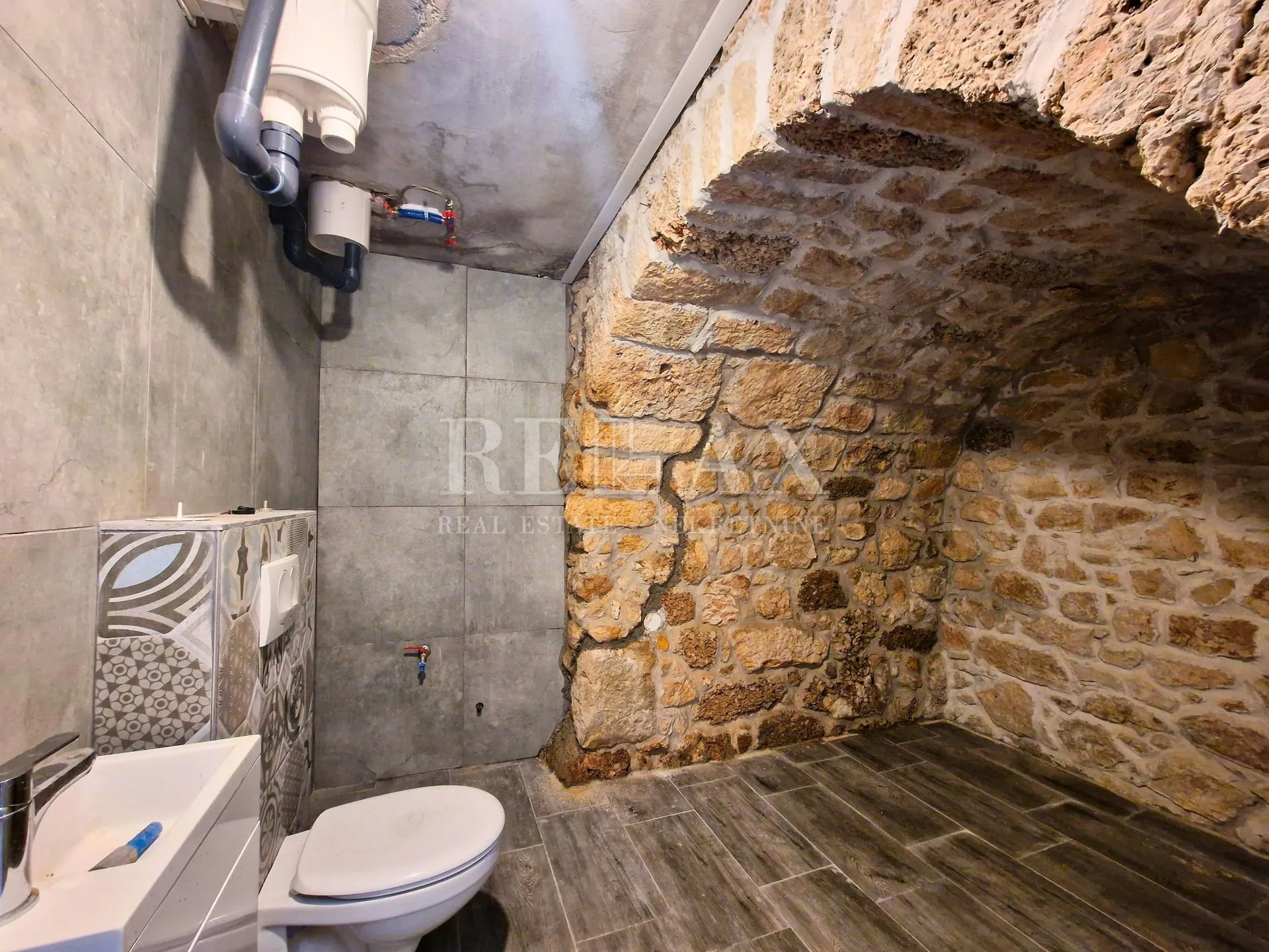 bribir - kamena kuća s bazenom i pogledom na more - slika 15