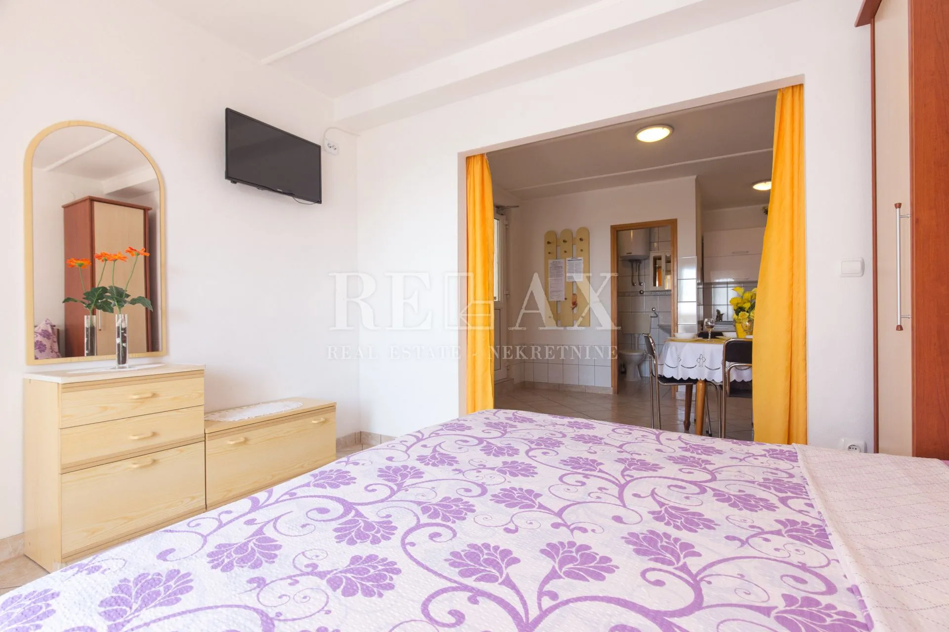 crikvenica - kuća sa 6 stanova, bazen - slika 11