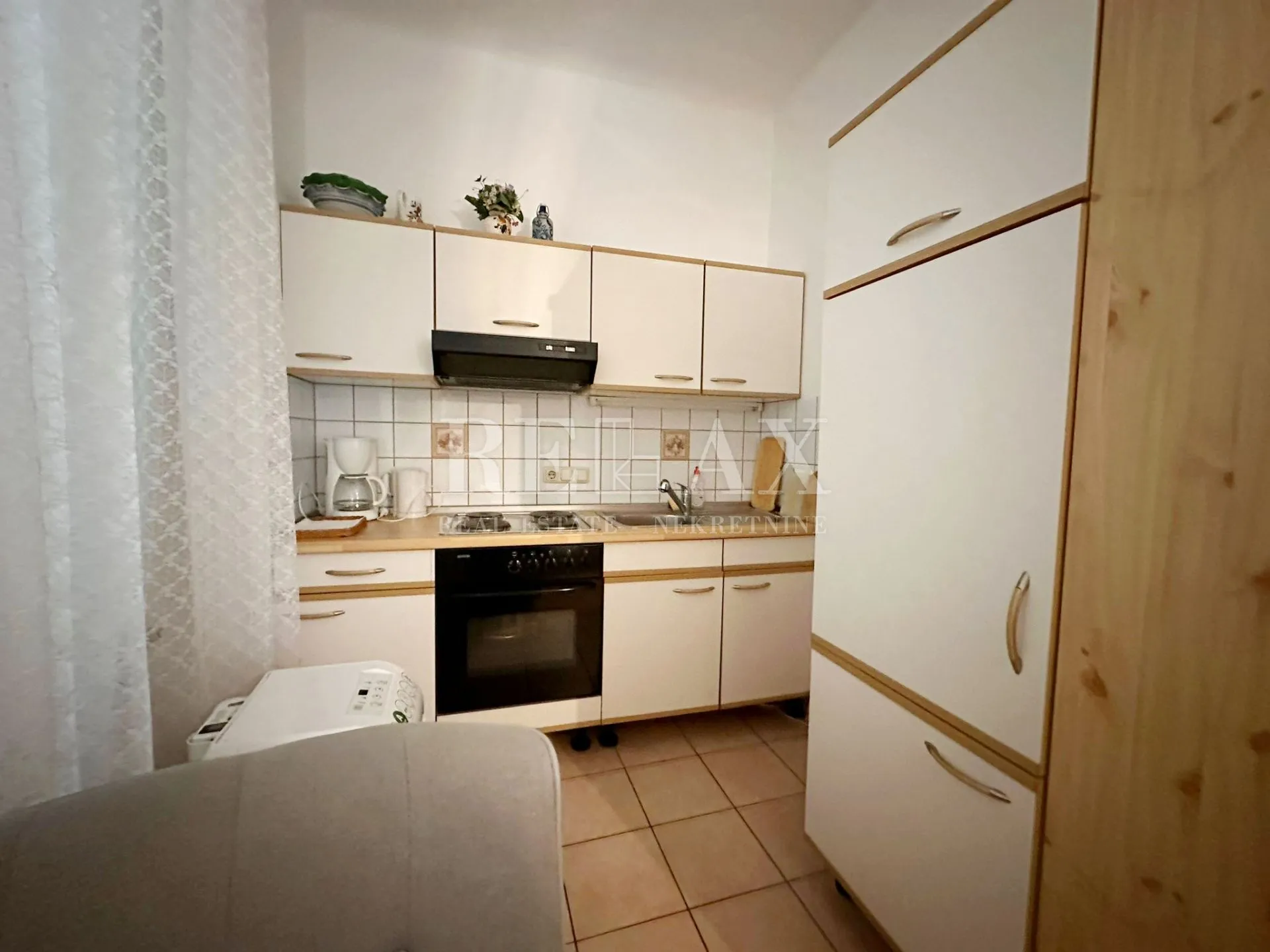 crikvenica- kuća u širem centru sa 7 apartmana - slika 61