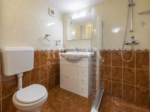 crikvenica,dramalj - kuća sa 7 apartmana - slika 14