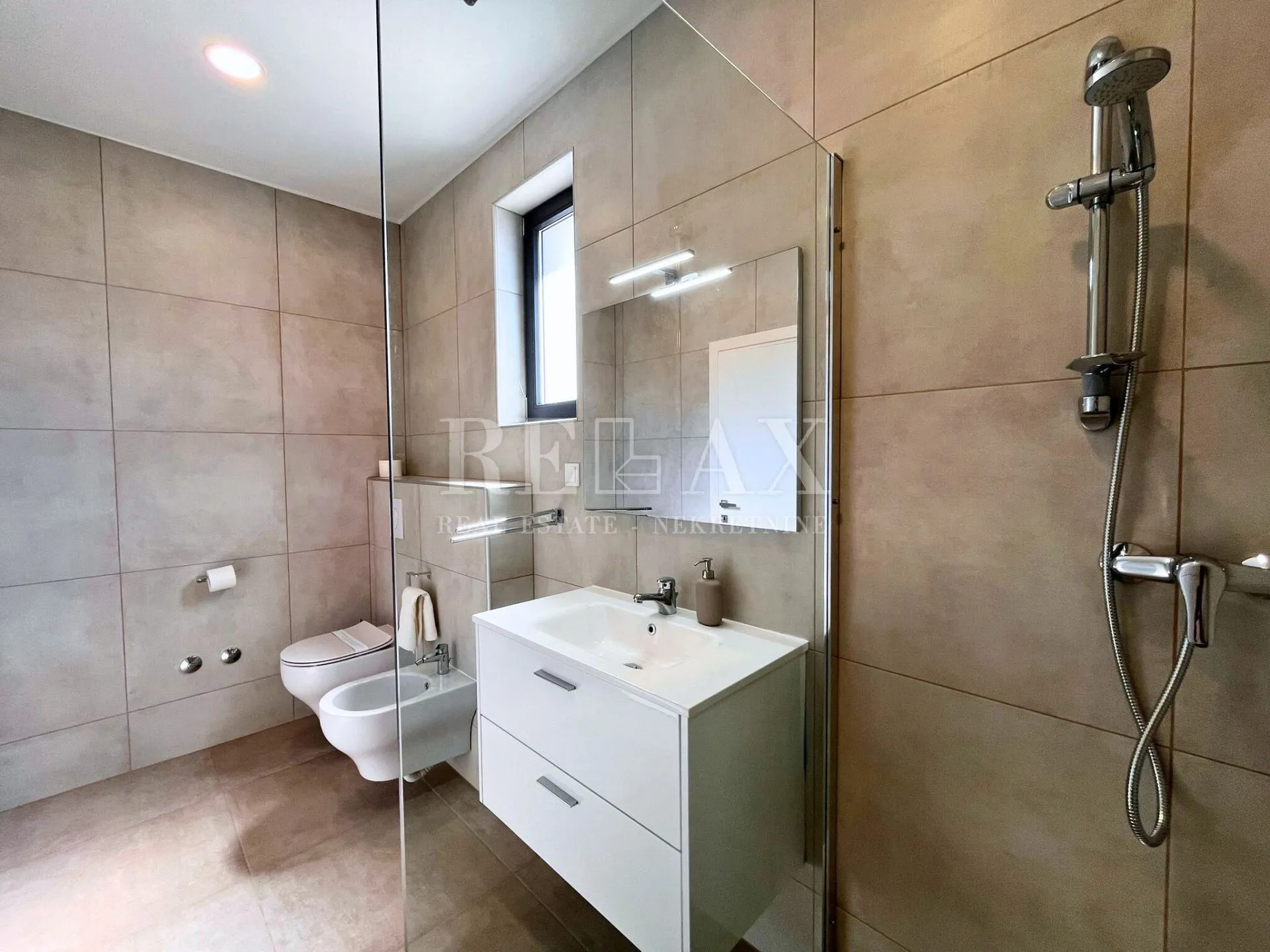 crikvenica - luksuzna vila s bazenom - slika 29