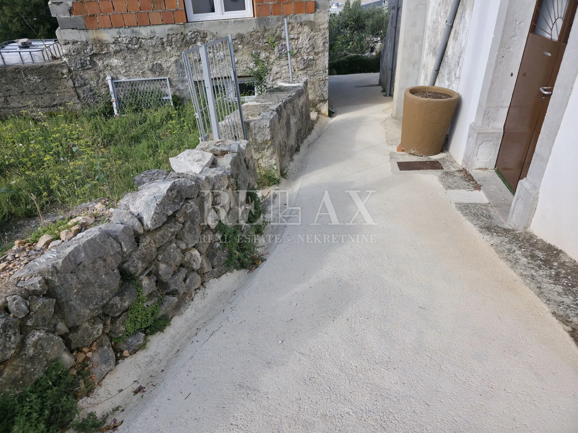 crikvenica - sniženo ! starina za kompletnu adaptaciju - slika 2