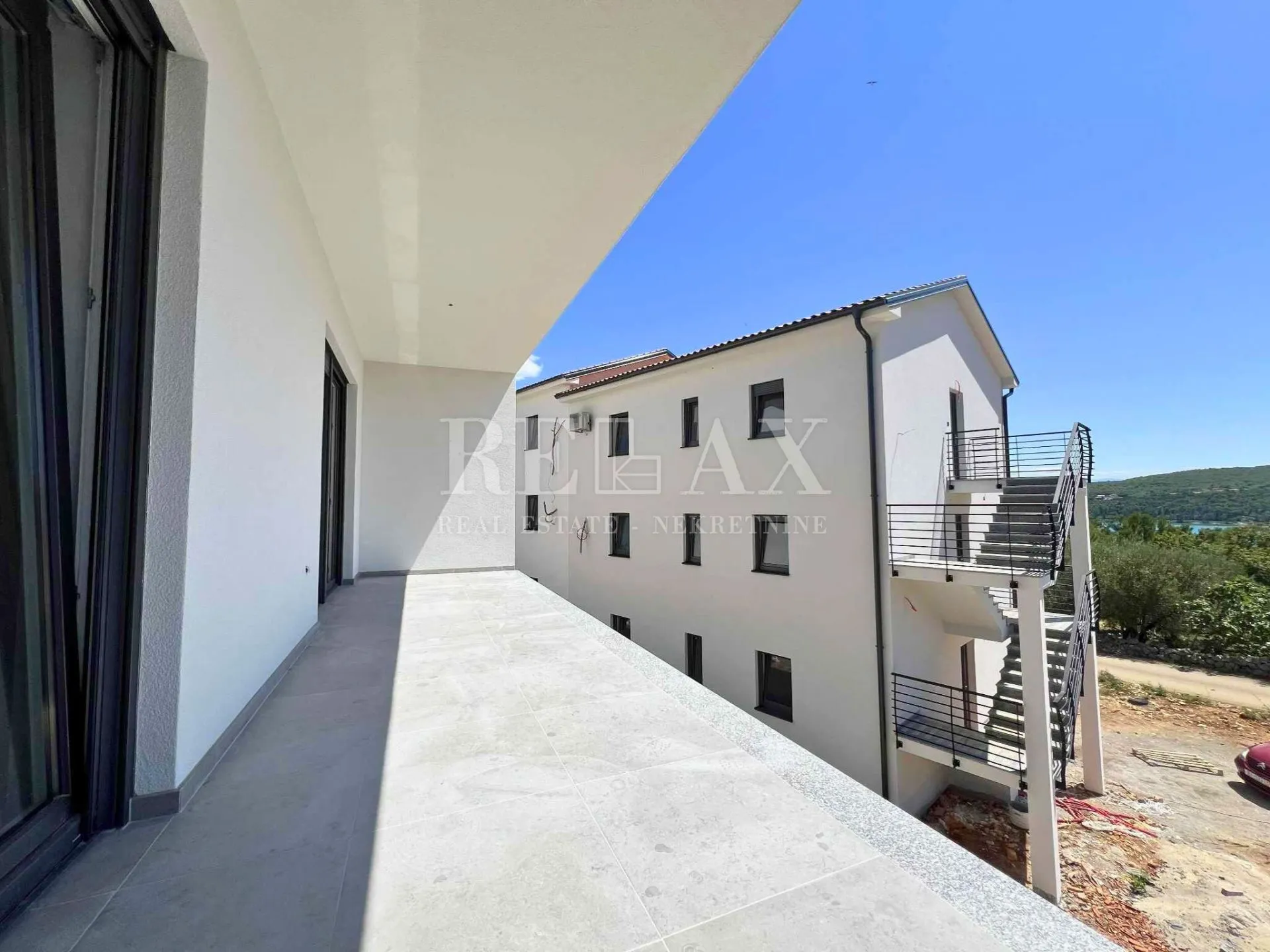 otok krk, čižići - stan s parkirnim mjestom, novogradnja - slika 9