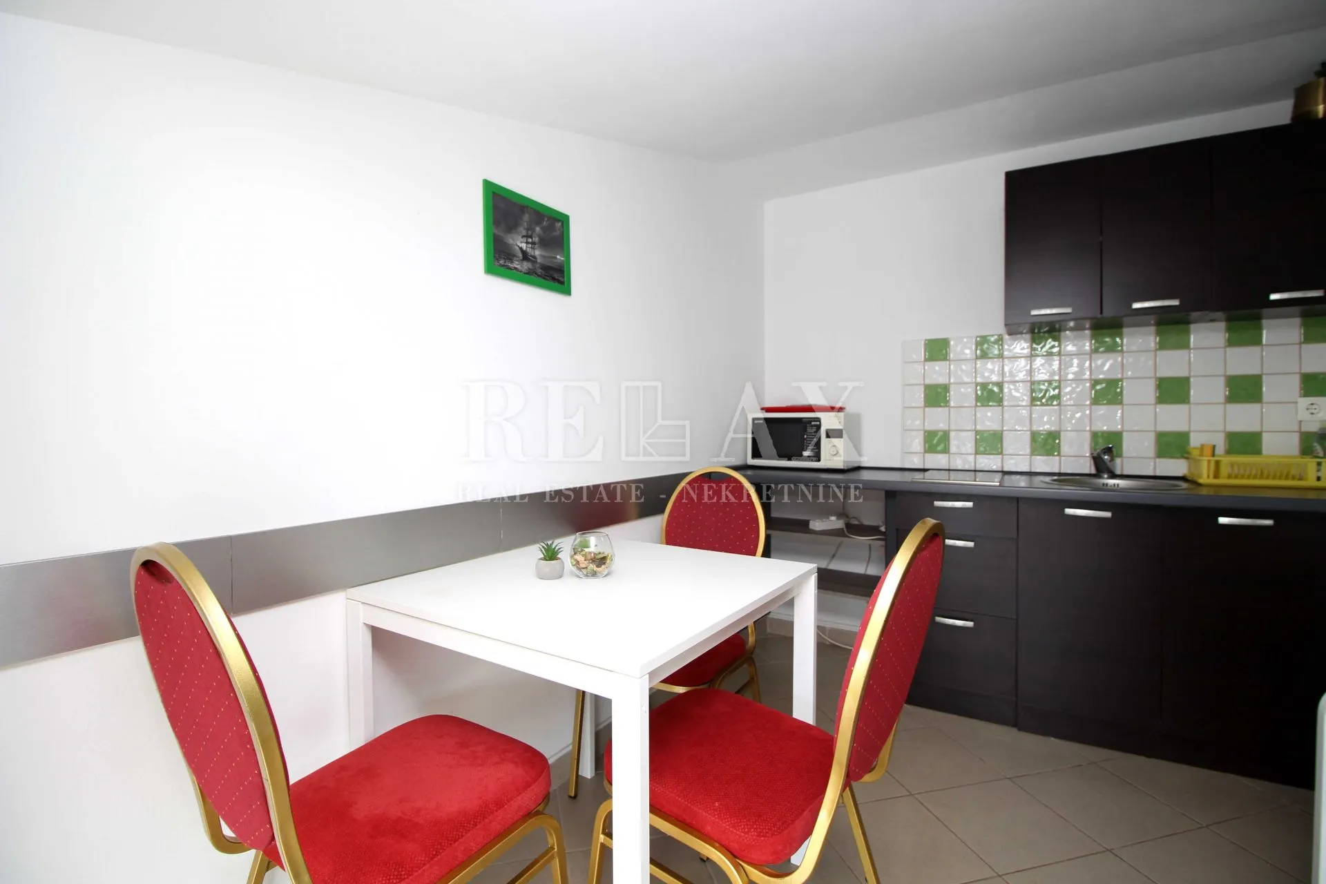 crikvenica - etaža sa tri apartmana u centru grada - slika 4