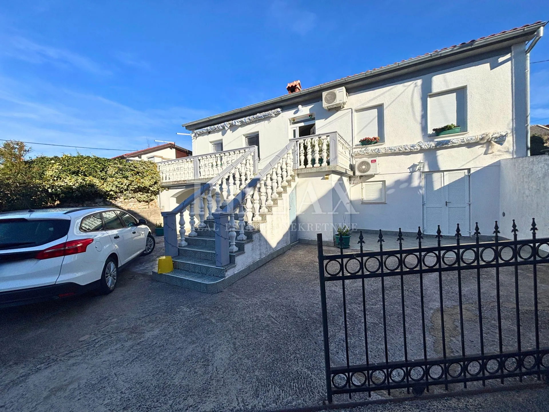 Jadranovo - samostojeća kuća s 3 apartmana - Jadranovo, Crikvenica