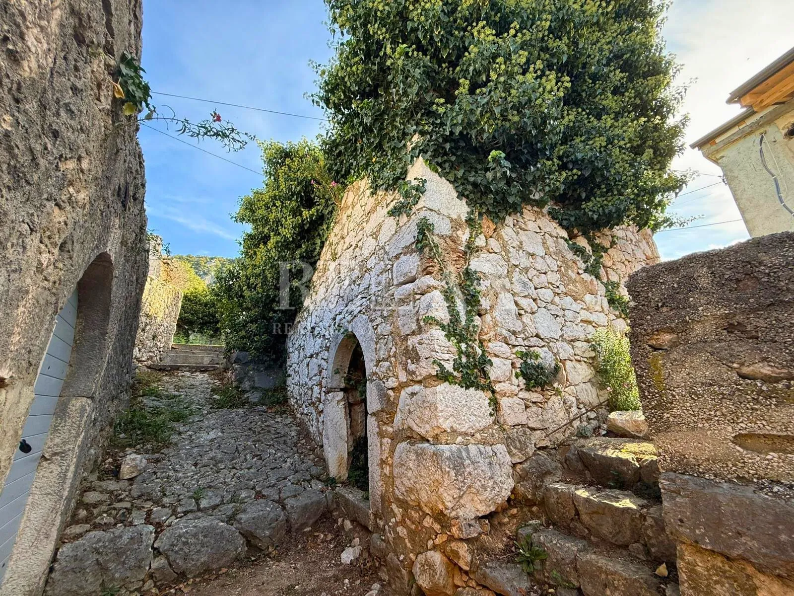 bribir - mirišće u blizini centra - slika 5