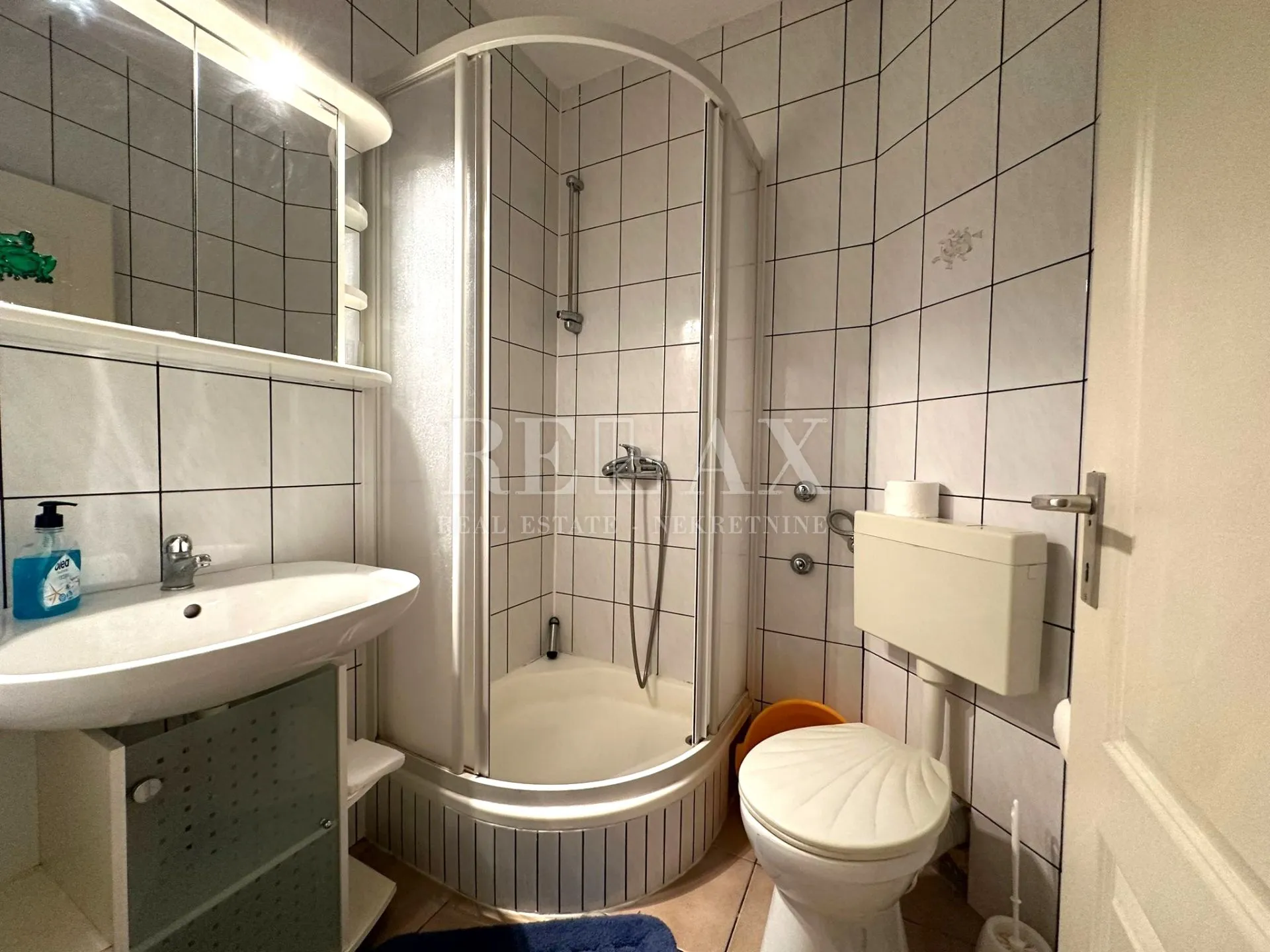 crikvenica- kuća u širem centru sa 7 apartmana - slika 63
