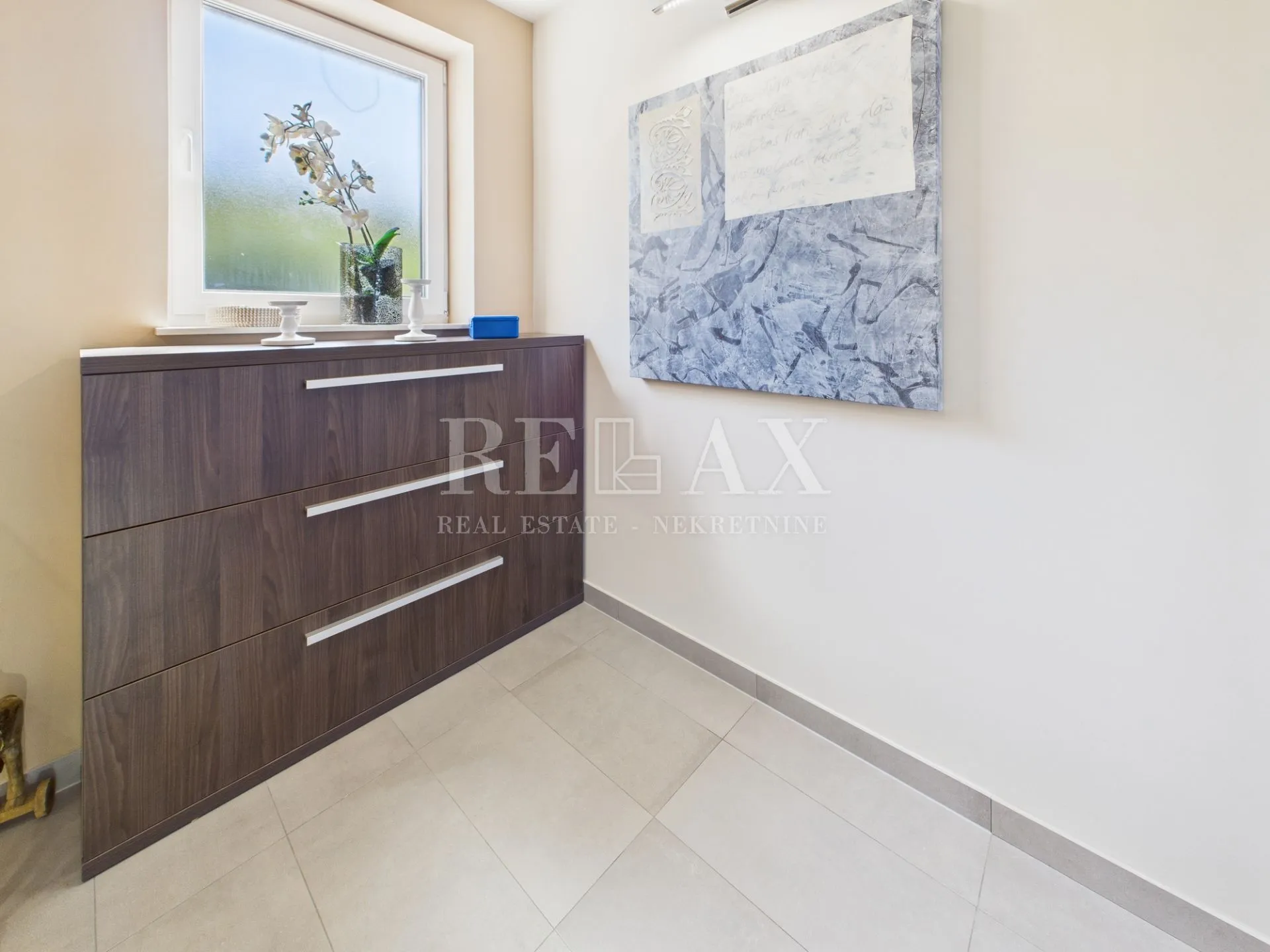 klenovica - moderna vila s bazenom - slika 40