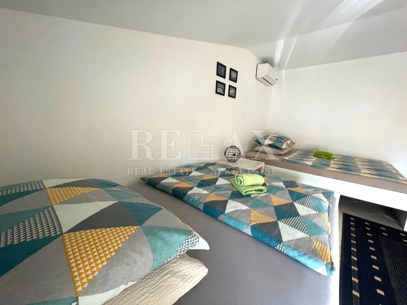 crikvenica - etaža sa tri apartmana u centru grada - slika 9