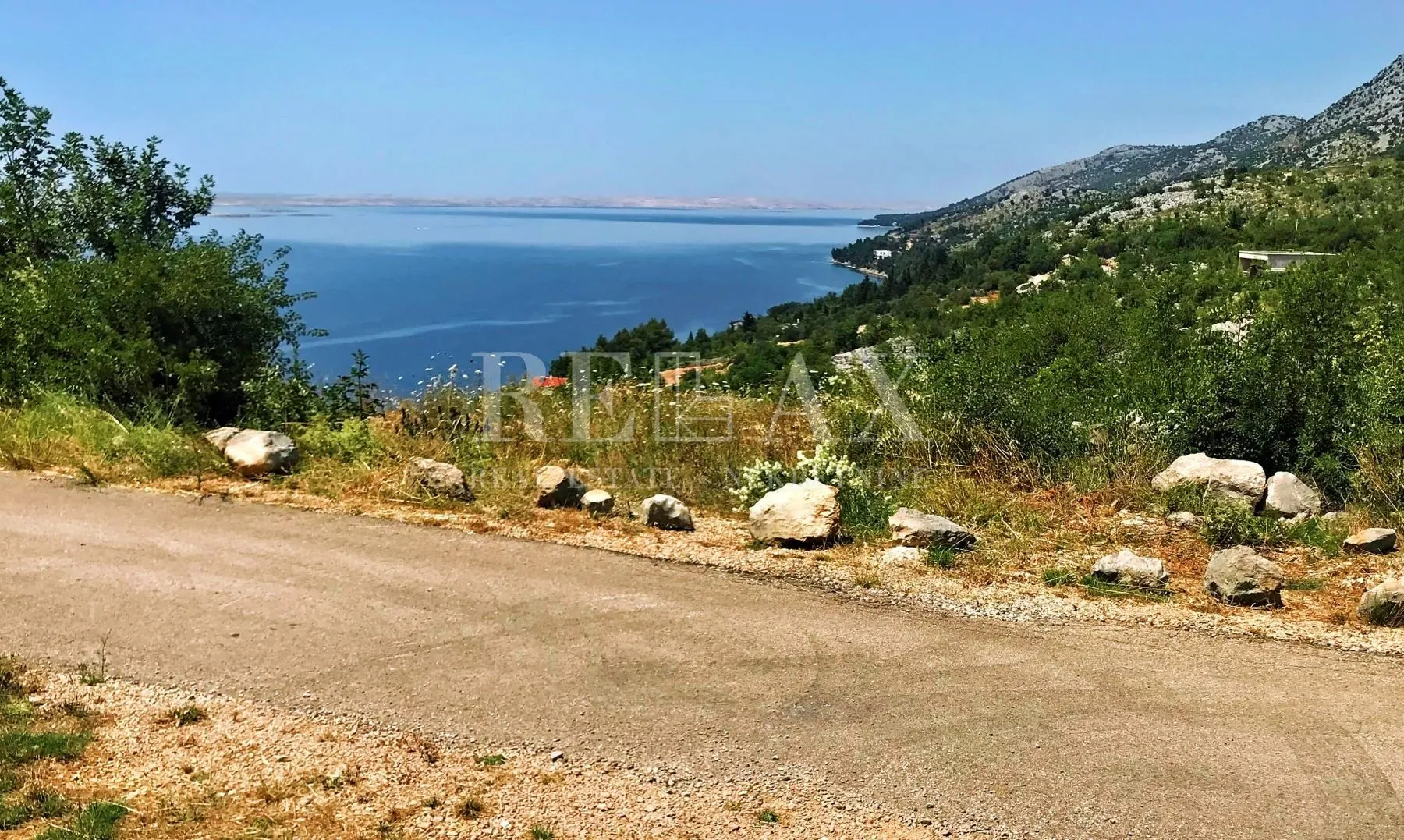 starigrad - građevinsko zemljište sa projektom, udaljeno samo 100m od mora - slika 2