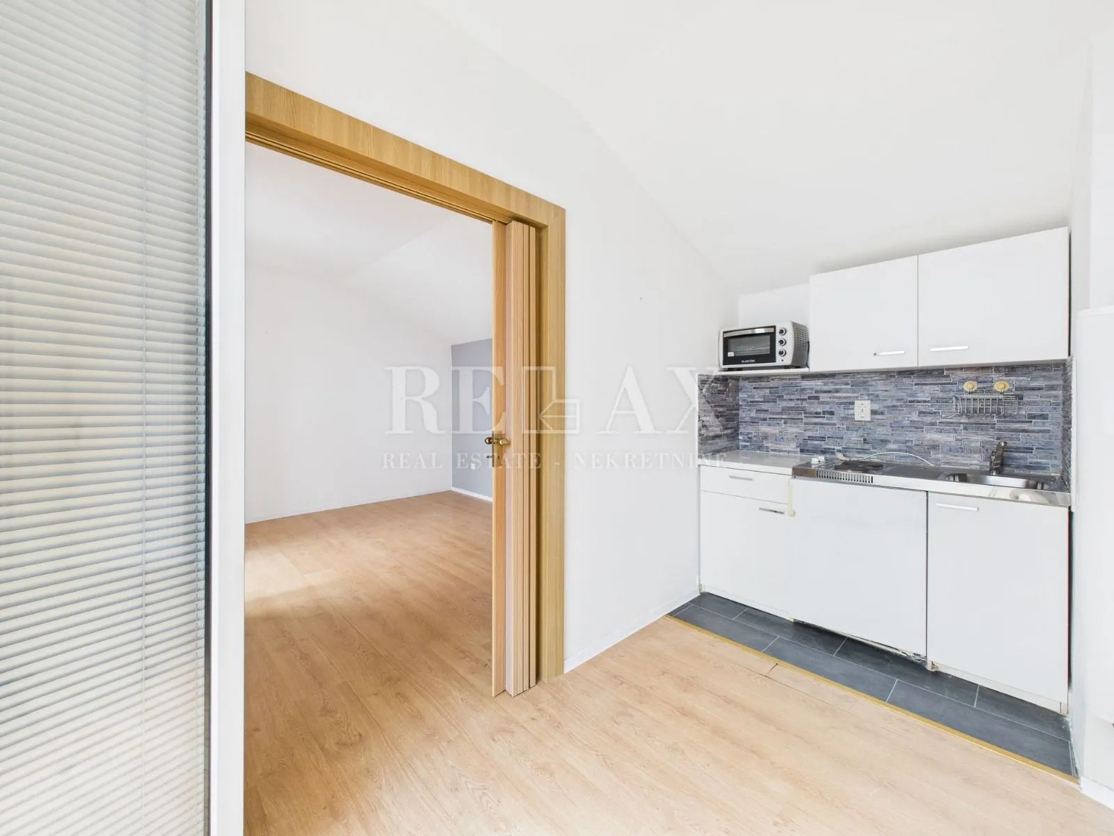 crikvenica – nenamješten apartman u potkrovlju u centru - slika 2