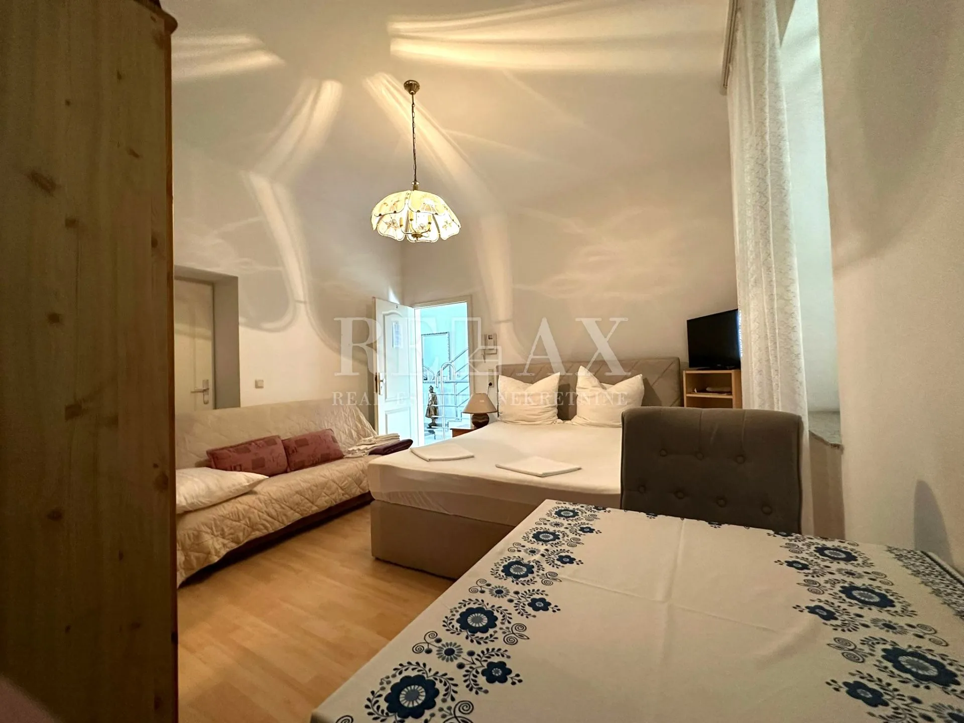 crikvenica- kuća u širem centru sa 7 apartmana - slika 62