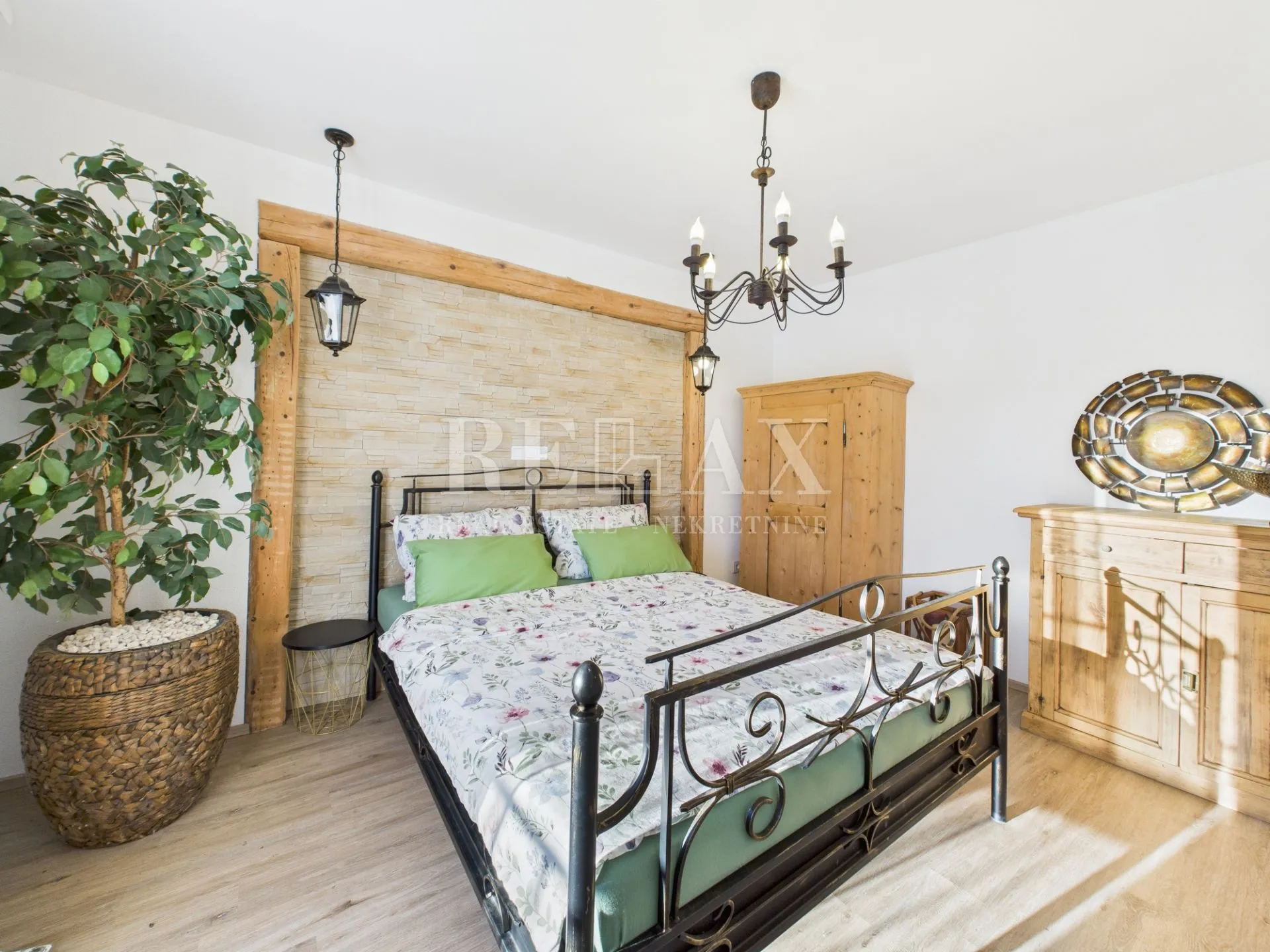 bribir - kuća s bazenom i tri apartmana - slika 20