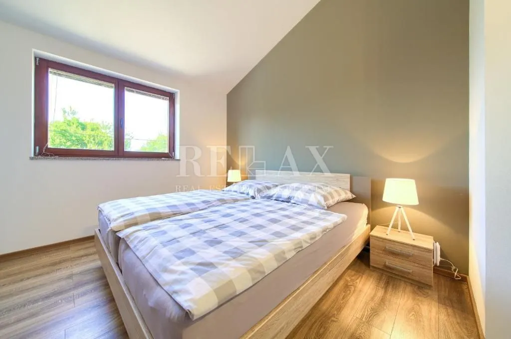 otok krk, malinska - kamena vila s bazenom - slika 17