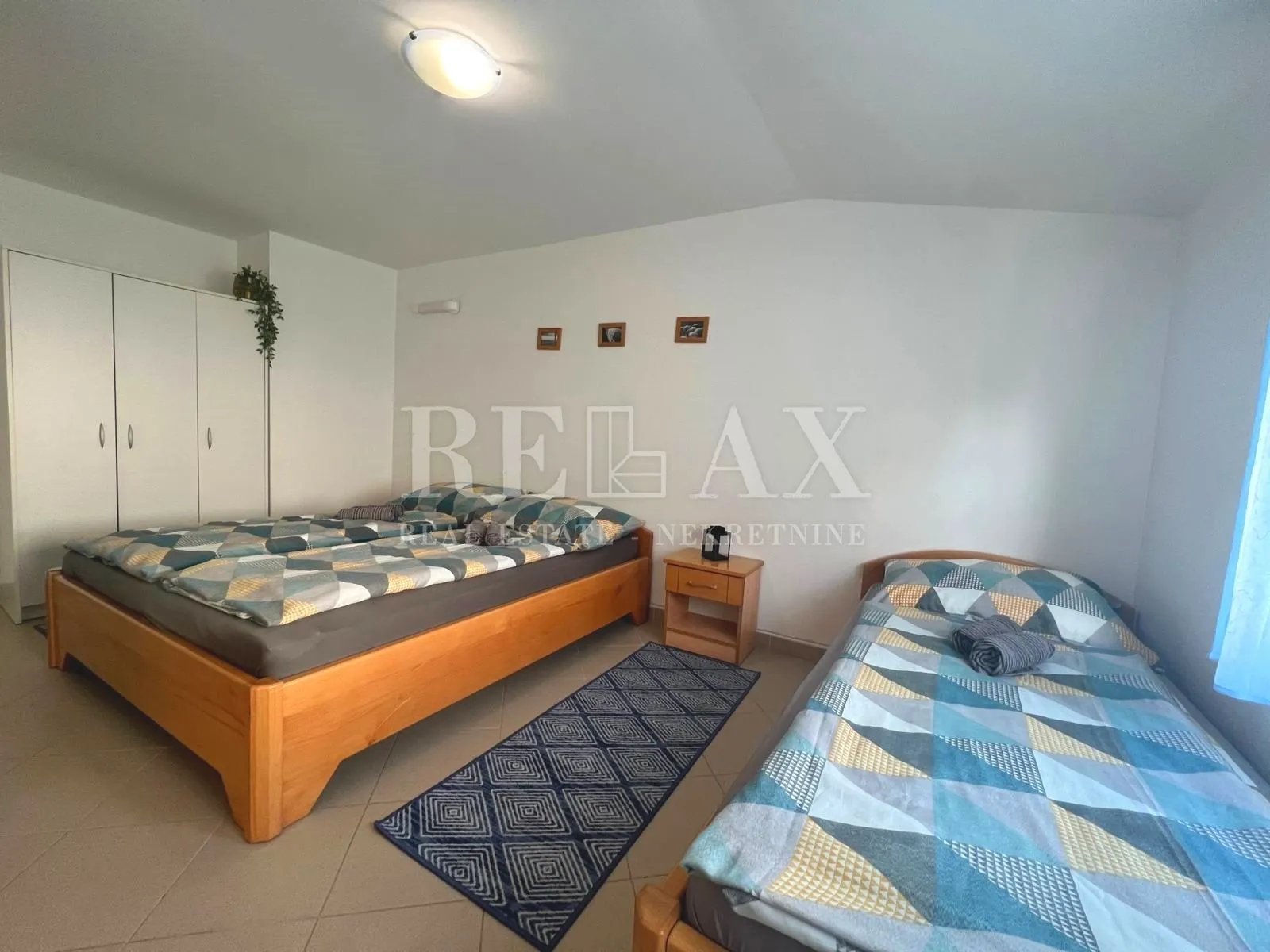 crikvenica - etaža sa tri apartmana u centru grada - slika 24
