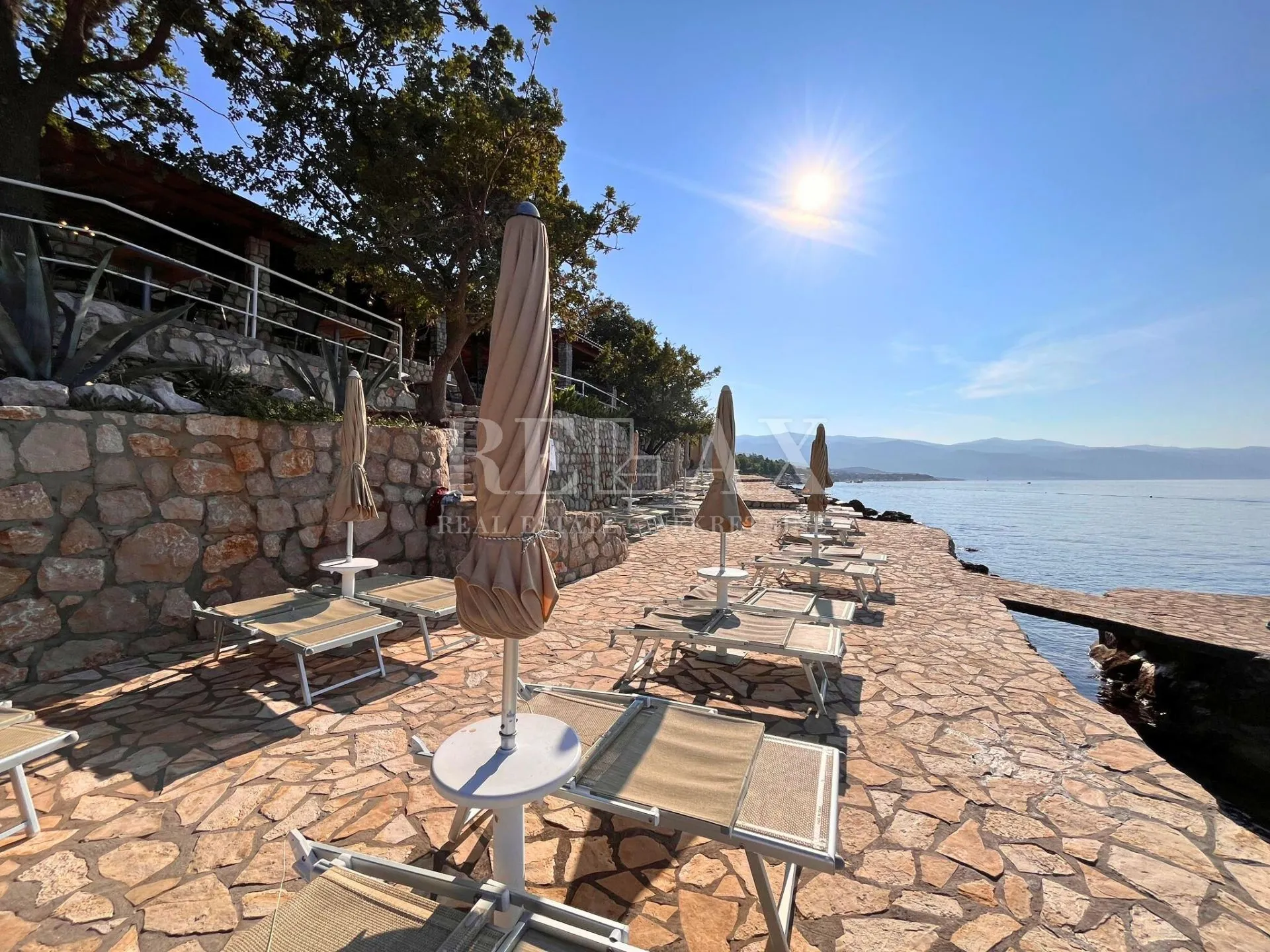 novi vinodolski - restoran u prvom redu do mora - slika 10