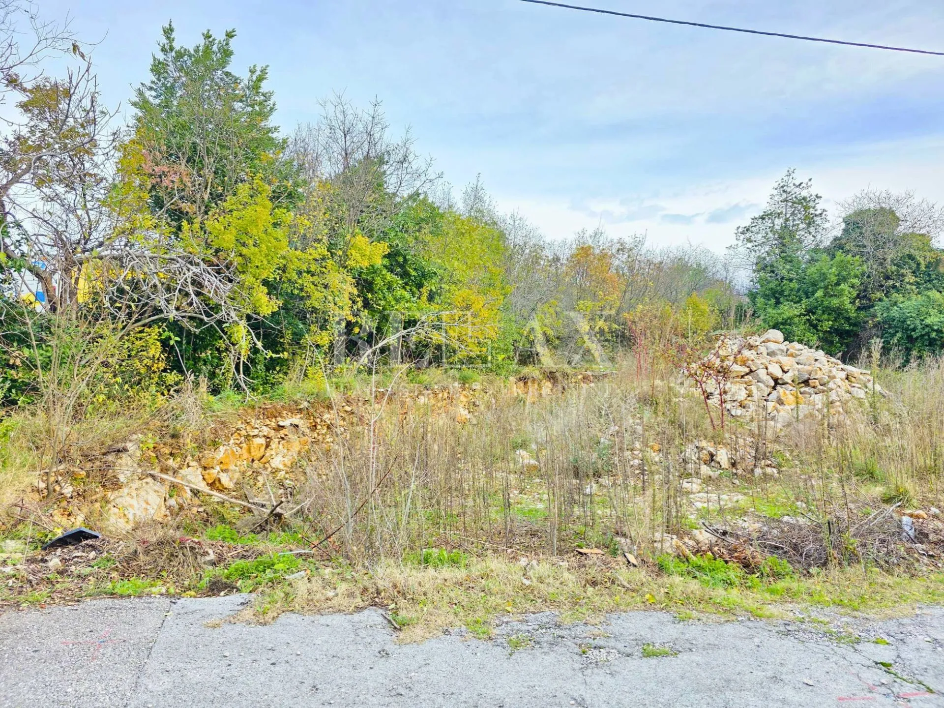 kostrena - građevinsko zemljište 735 m2 - slika 2