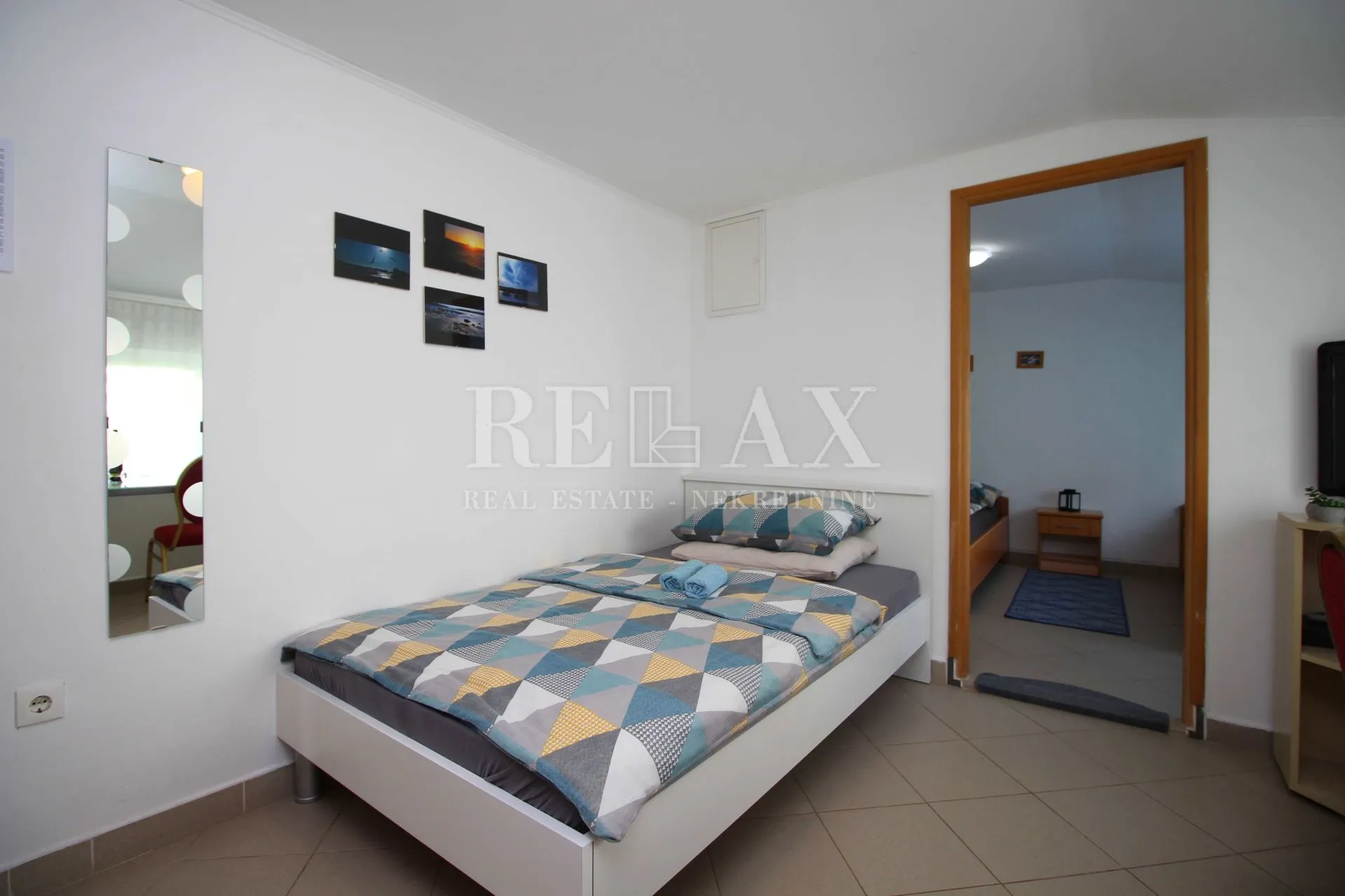 crikvenica - etaža sa tri apartmana u centru grada - slika 26