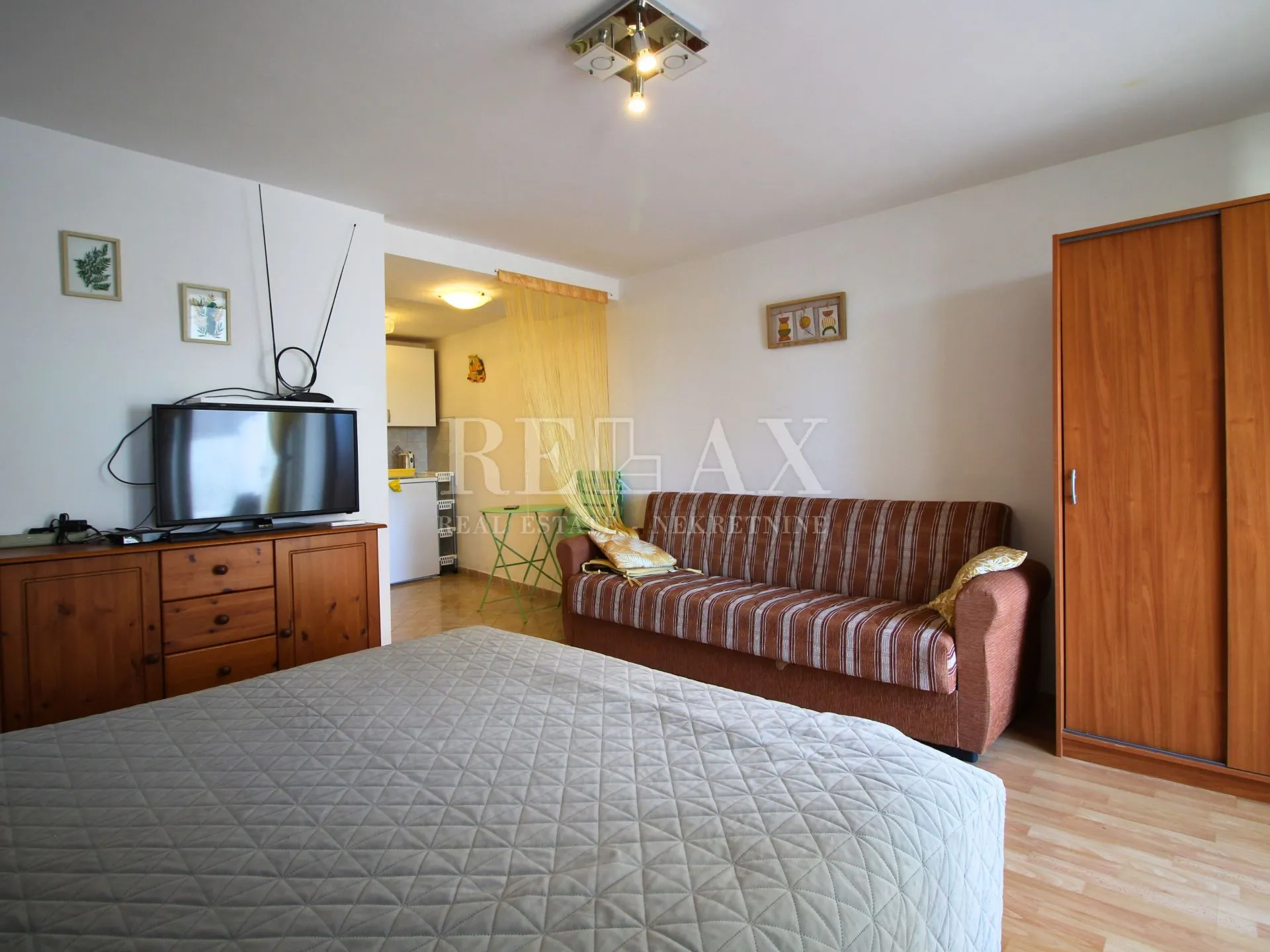 jadranovo - samostojeća kuća s 3 apartmana - slika 11