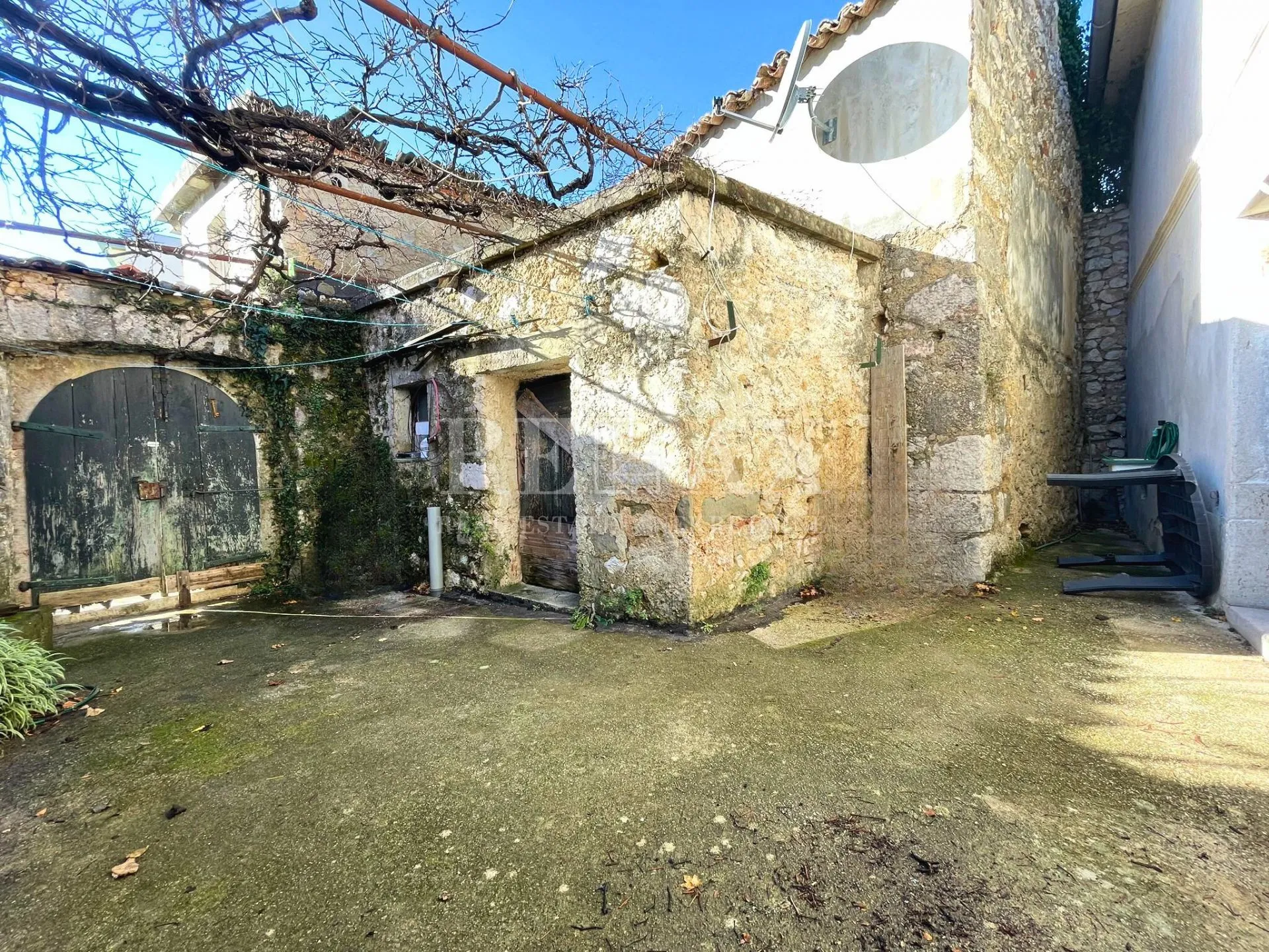 bribir - kamena kuća za renovaciju - slika 13