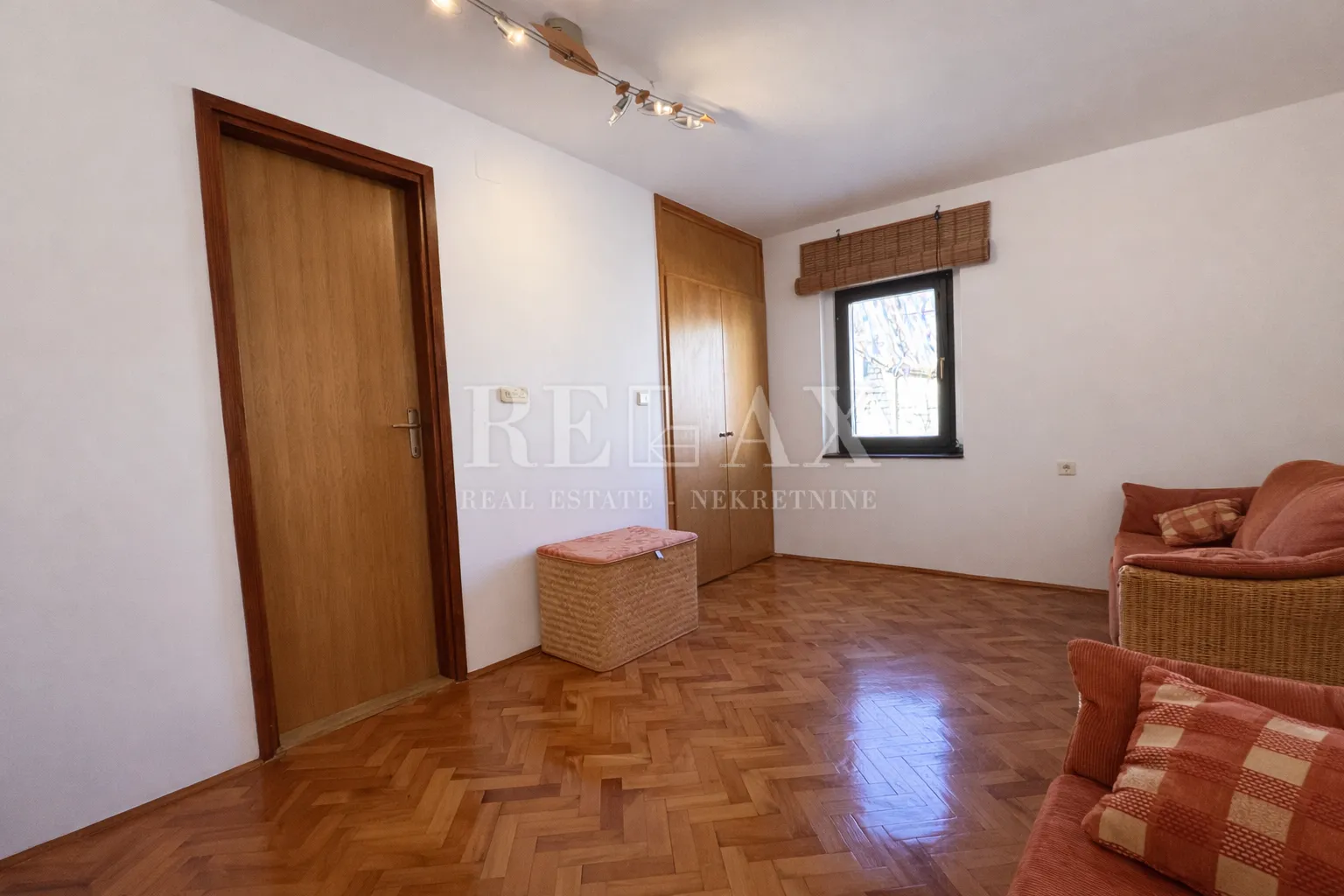otok krk, omišalj - kuća u samom centru - slika 16