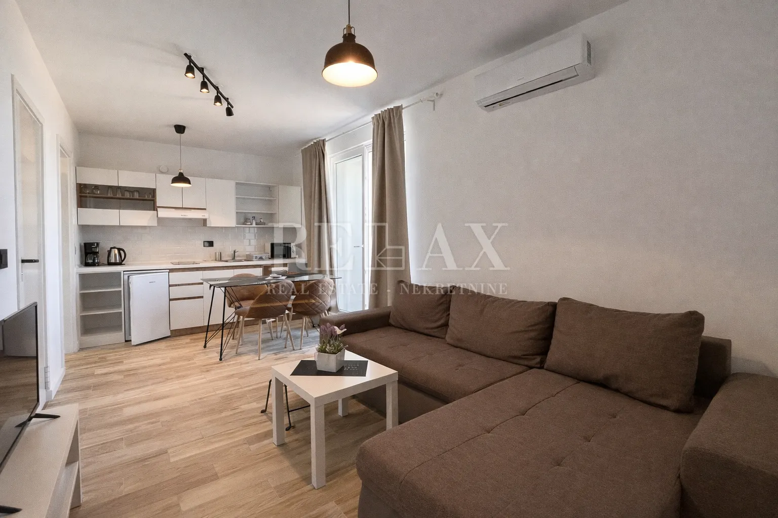 Crikvenica - kuća u novogradnji s 4 stana i pogledom na more
