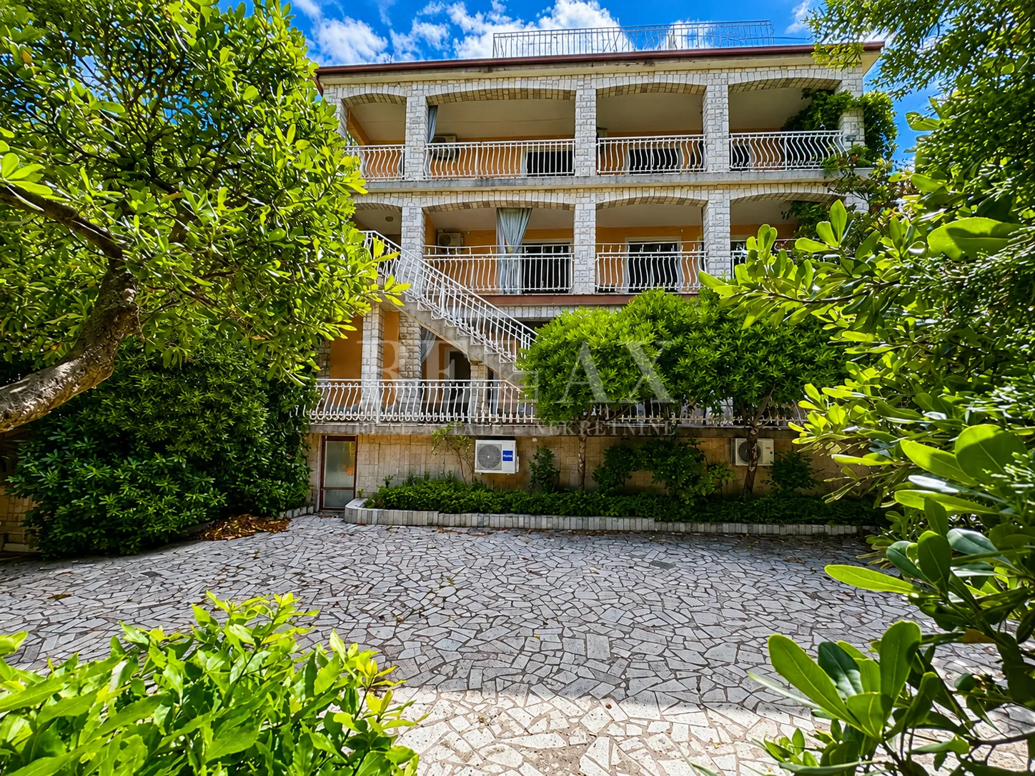 Crikvenica - apartmanska kuća na odličnoj lokaciji