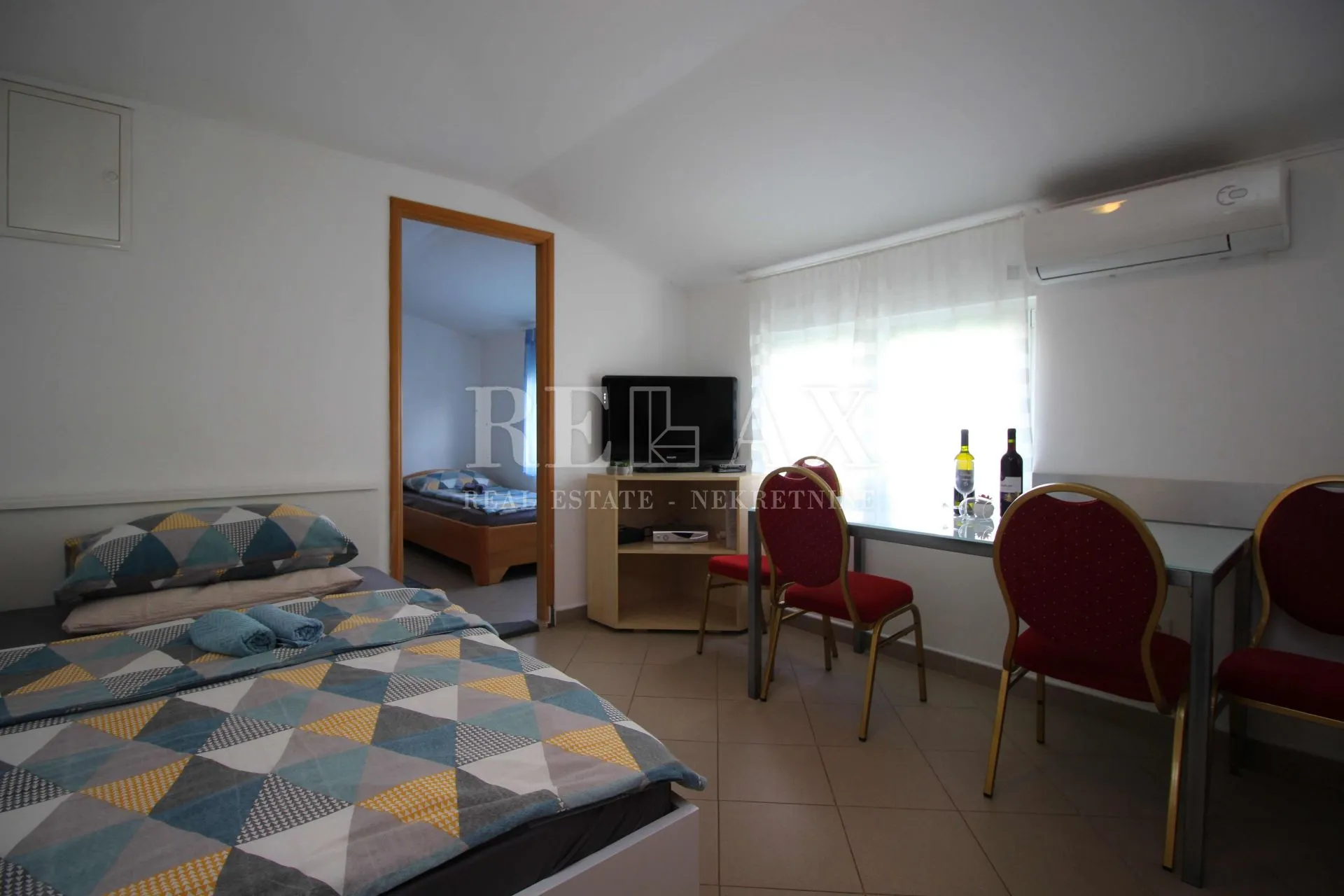 crikvenica - etaža sa tri apartmana u centru grada - slika 21