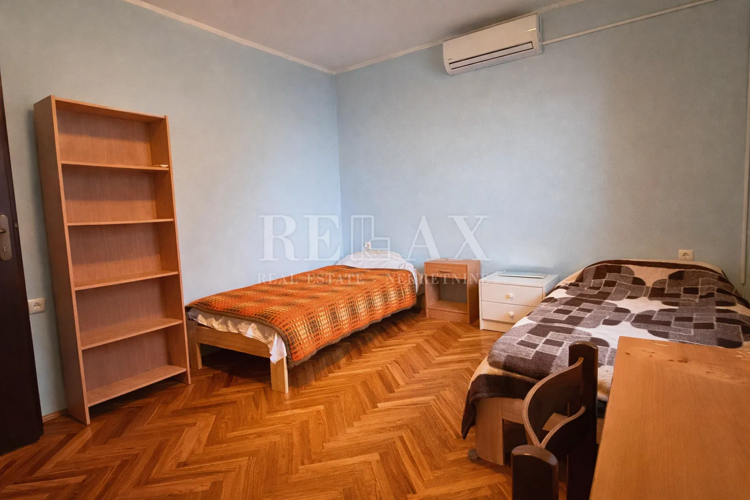 kastav - prostran dvosobni stan s balkonom - slika 13