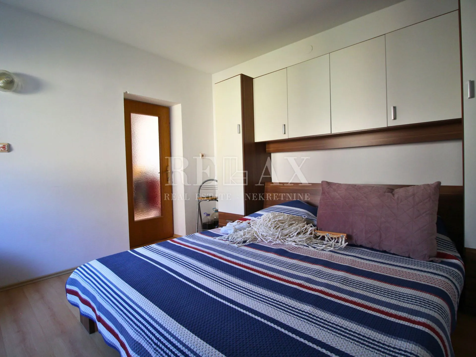 jadranovo - samostojeća kuća s 3 apartmana - slika 38