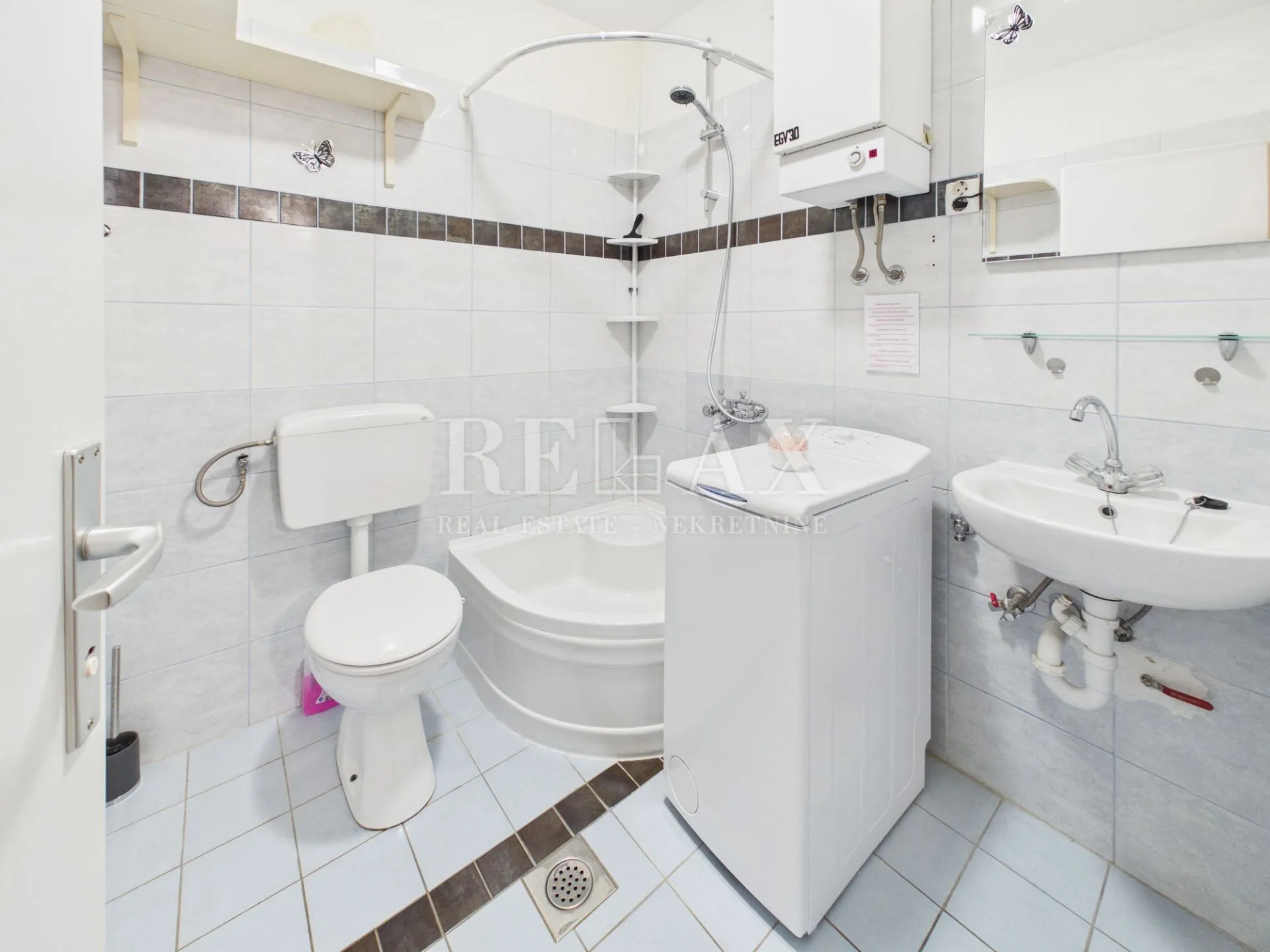 novi vinodolski - dvojna kuća s 3 apartmana - slika 6