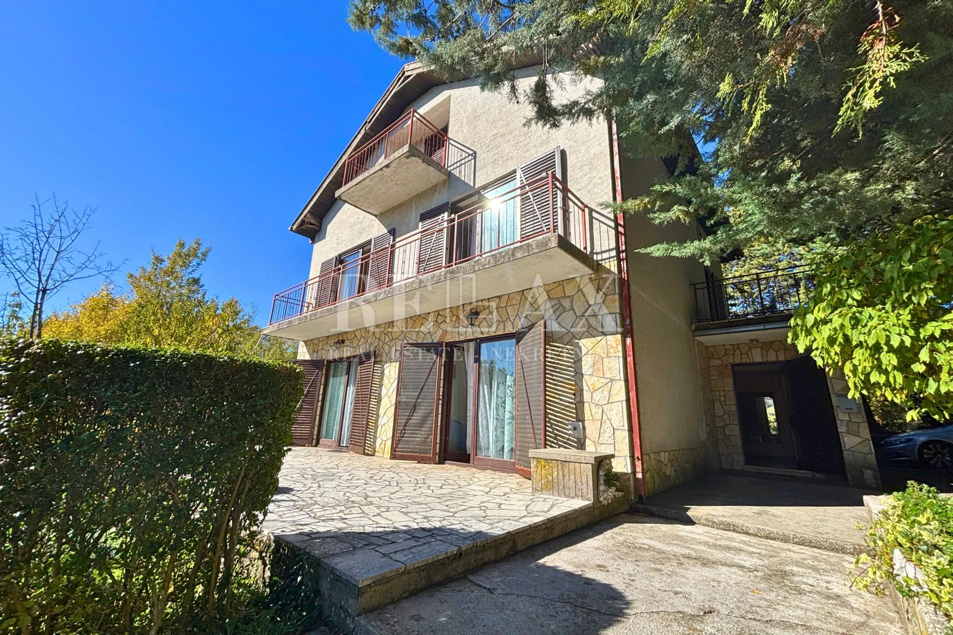 Grižane - samostojeća kuća s velikom okućnicom - Grižane, Vinodolska općina