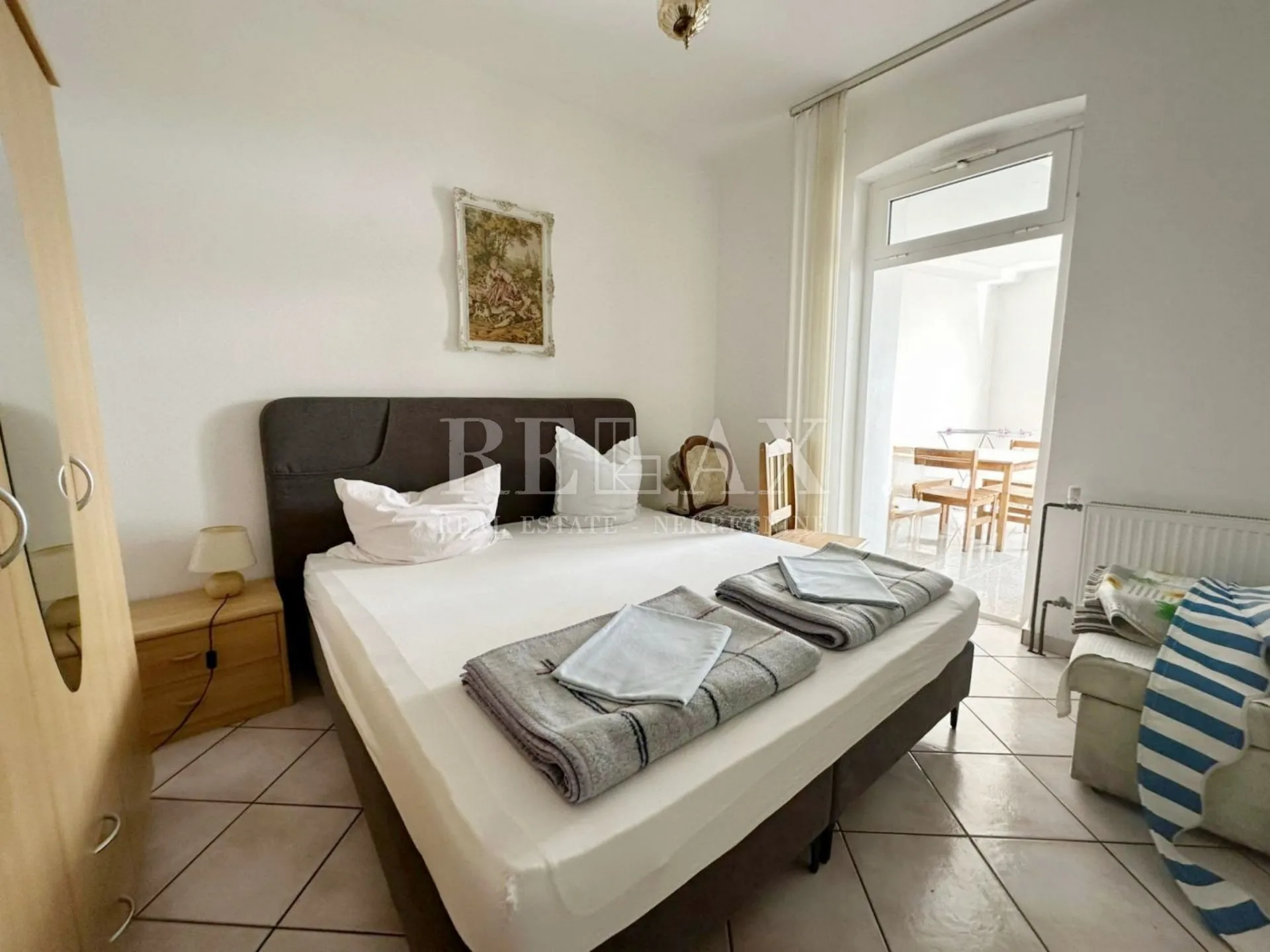 crikvenica- kuća u širem centru sa 7 apartmana - slika 10