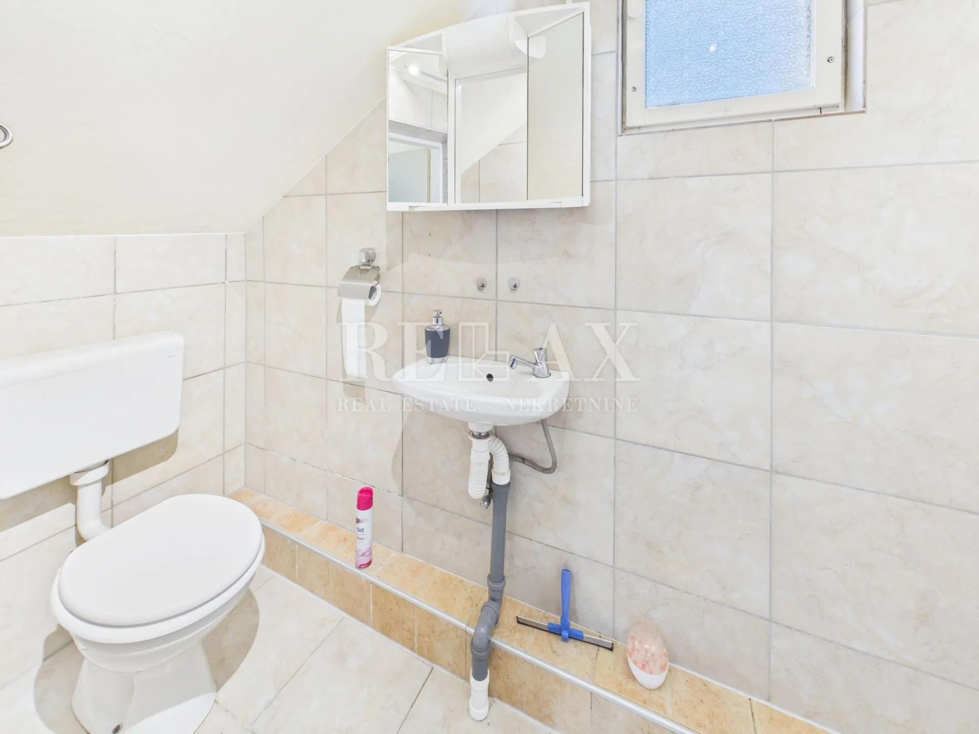 novi vinodolski - dvojna kuća s 3 apartmana - slika 11