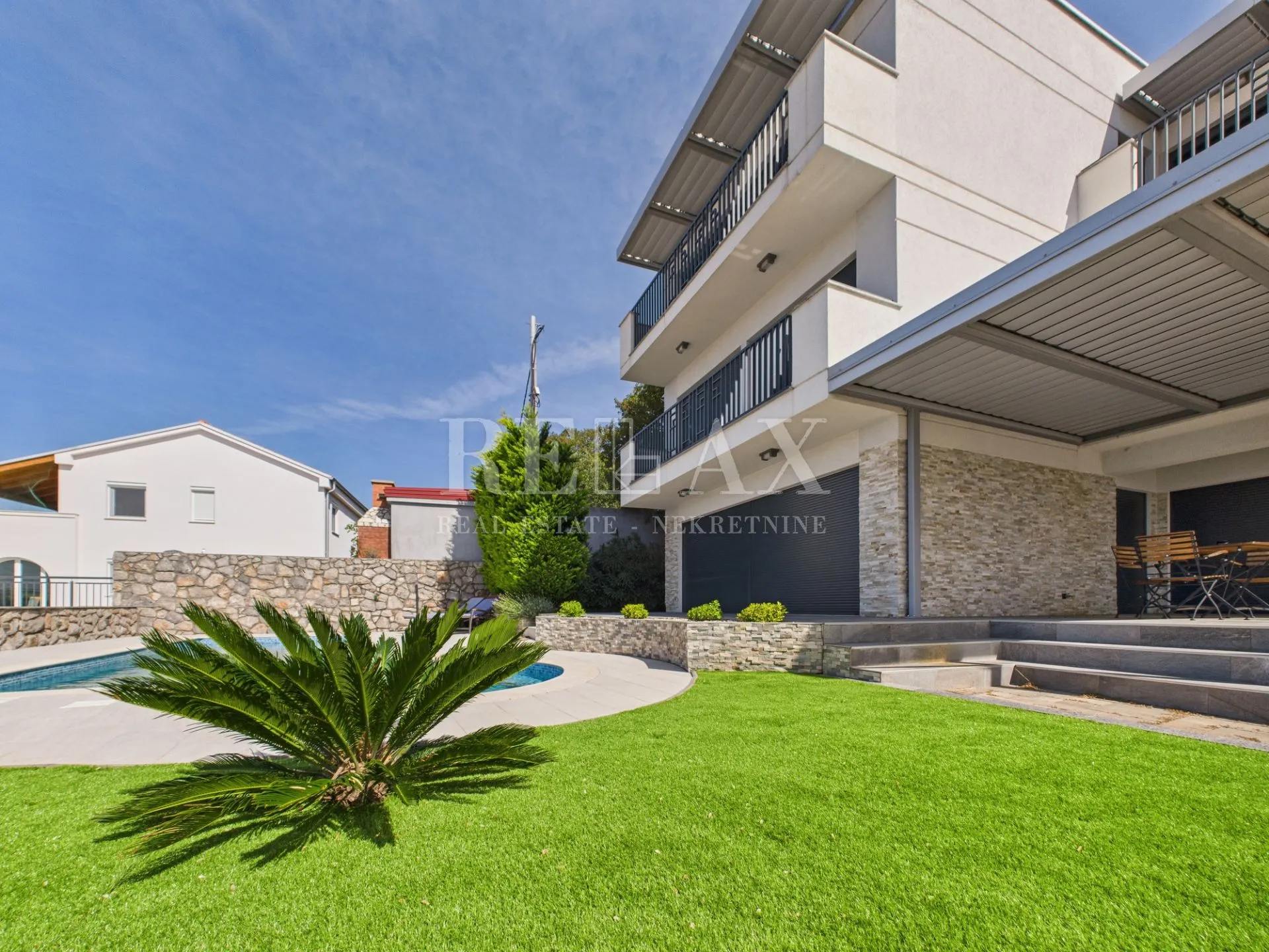klenovica - moderna vila s bazenom - slika 4