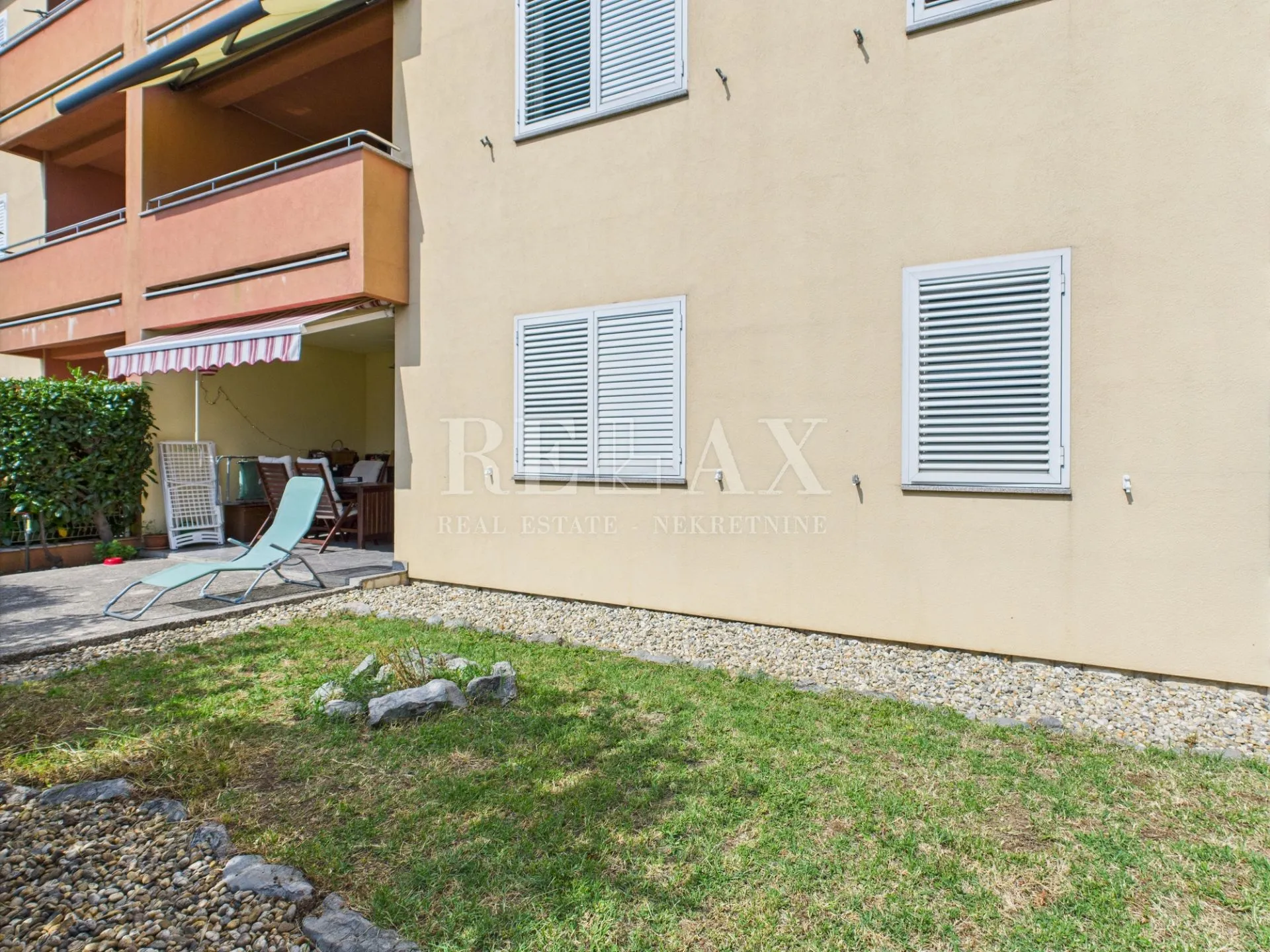 crikvenica - prostrani stan s okućnicom i parkirnim mjestom - slika 20