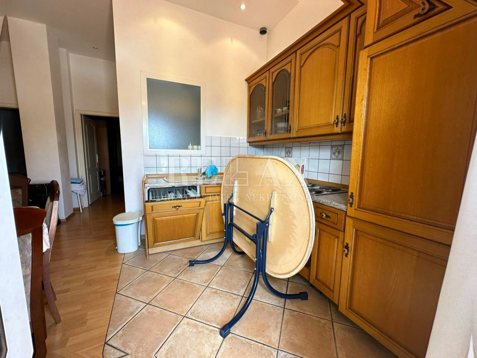 crikvenica- kuća u širem centru sa 7 apartmana - slika 30