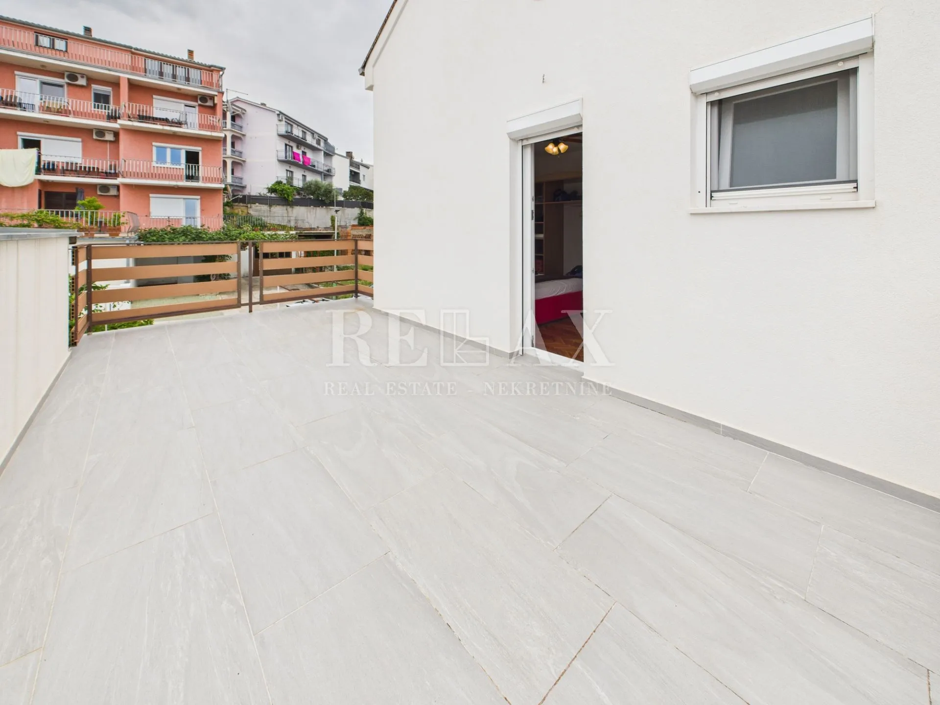 crikvenica - trosobni stan s garažom - slika 27