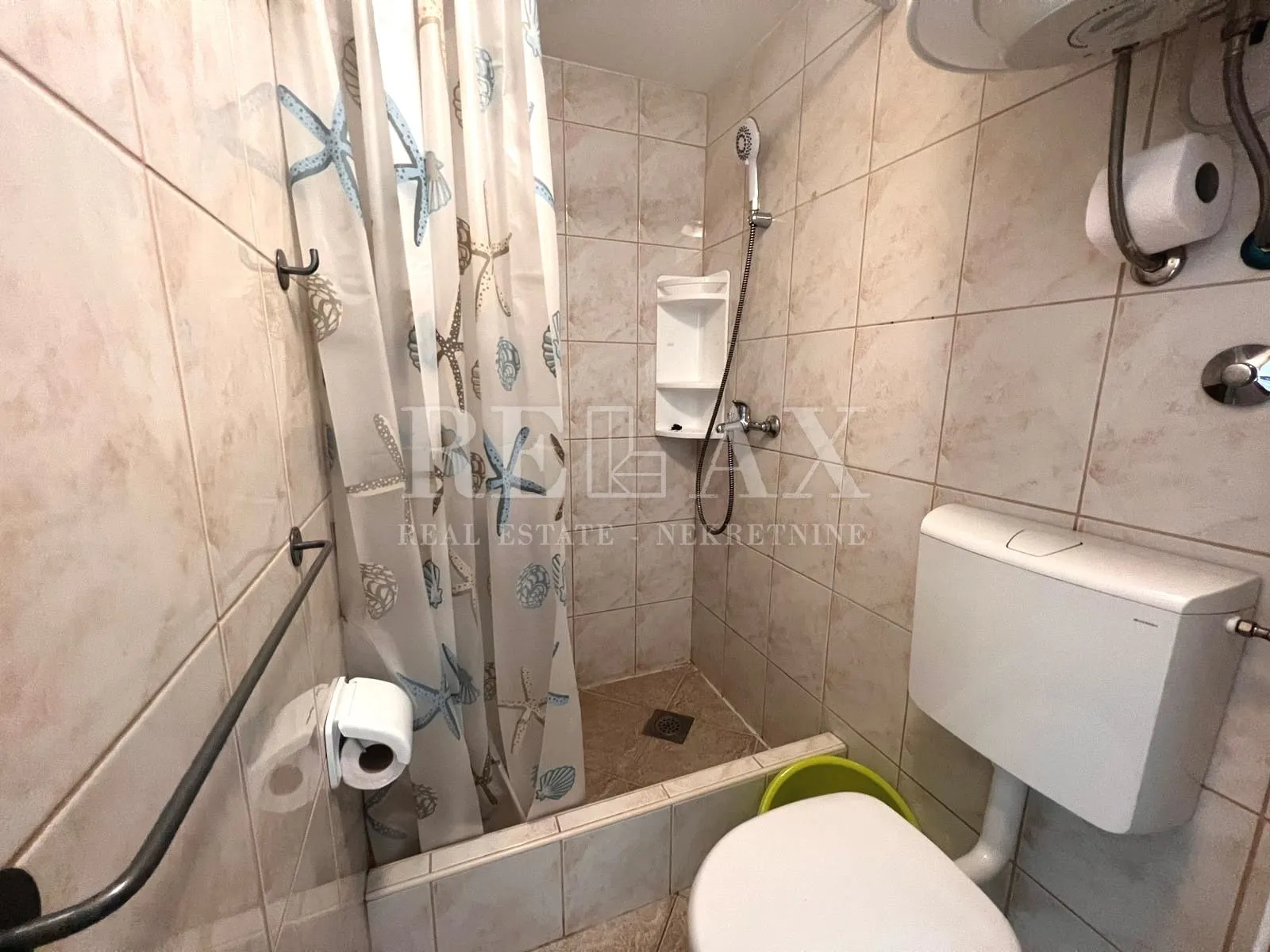 crikvenica - etaža sa tri apartmana u centru grada - slika 14