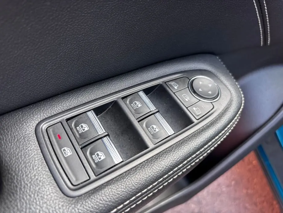 renault megane conquest 1.6 automatik •2022•kamera•leasingbezučešća - slika 11