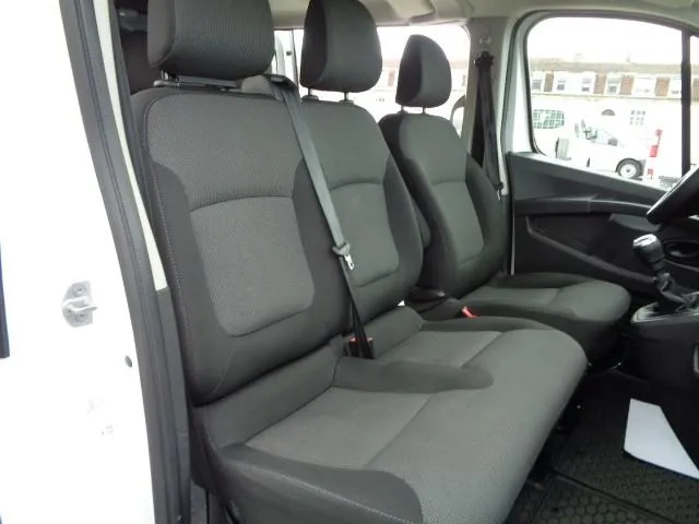 renault trafic furgon 2,0 bdci l2h1;74tkm;6sjed.; led; navi; tempo;, 2 - slika 11