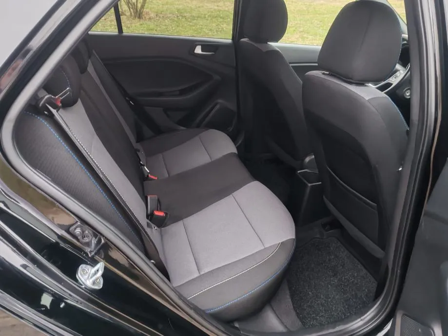 hyundai i20 1,25, 2017g. 137000 km, kartice 24/36 rata - slika 8