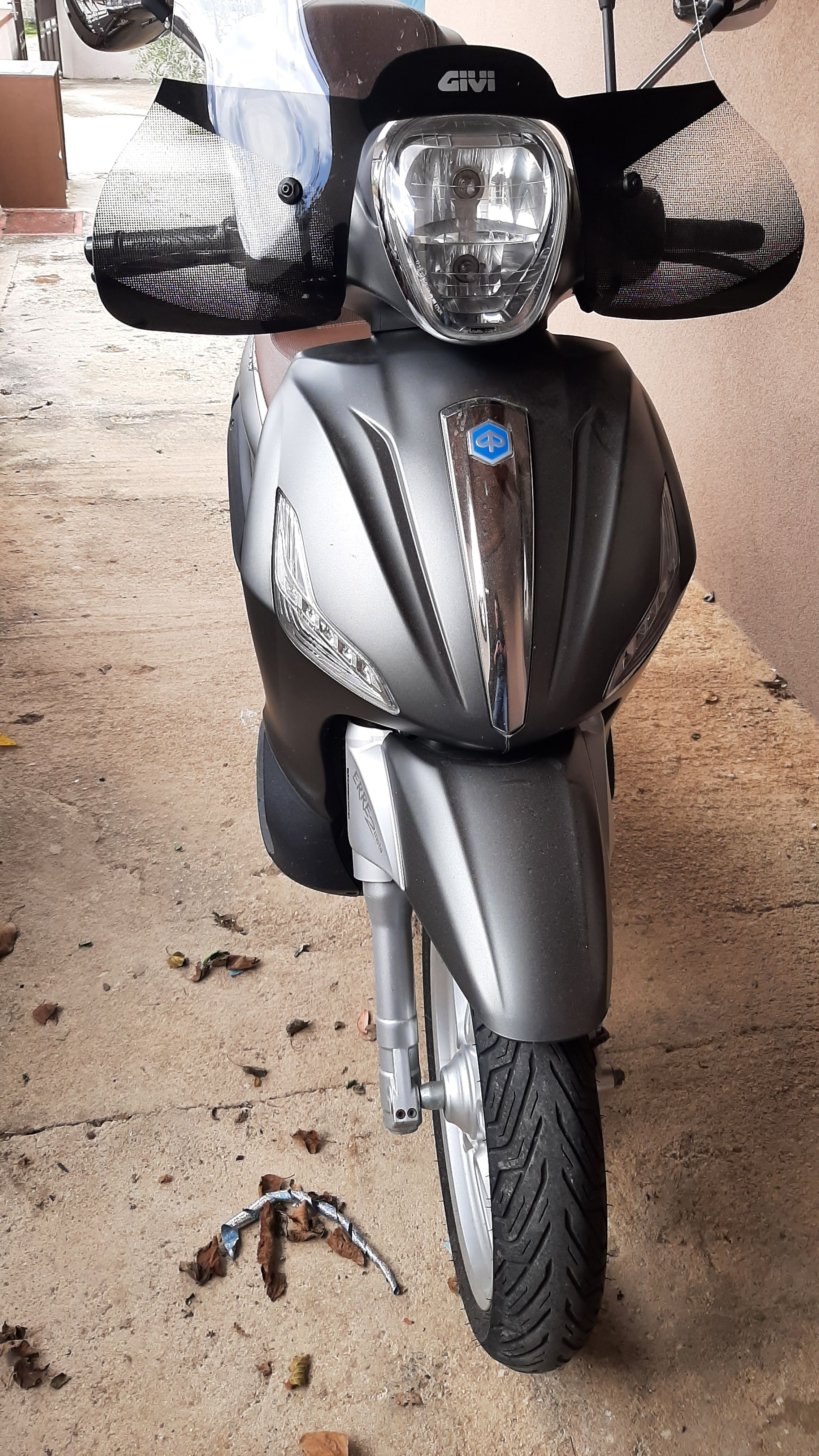 piaggio beverly 350 abs/asr - slika 9