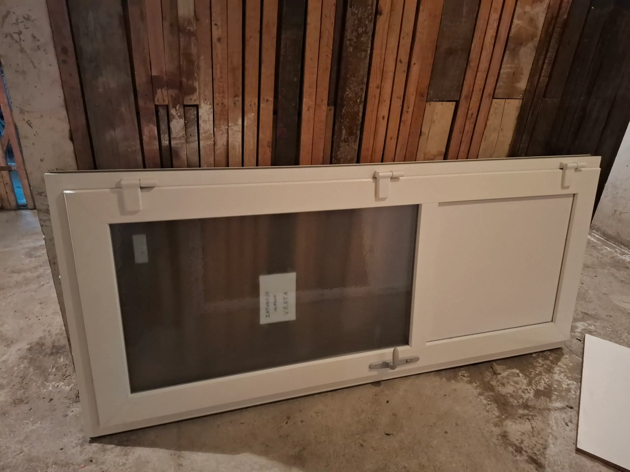 prodajem pvc vrata sa stokom i kljucevima + jos jedan dio - slika 3