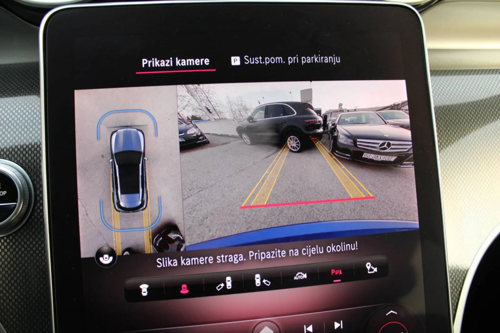 mercedes-benz glc 300d 4matic amg *digital light, navigacija, kamera* - slika 21
