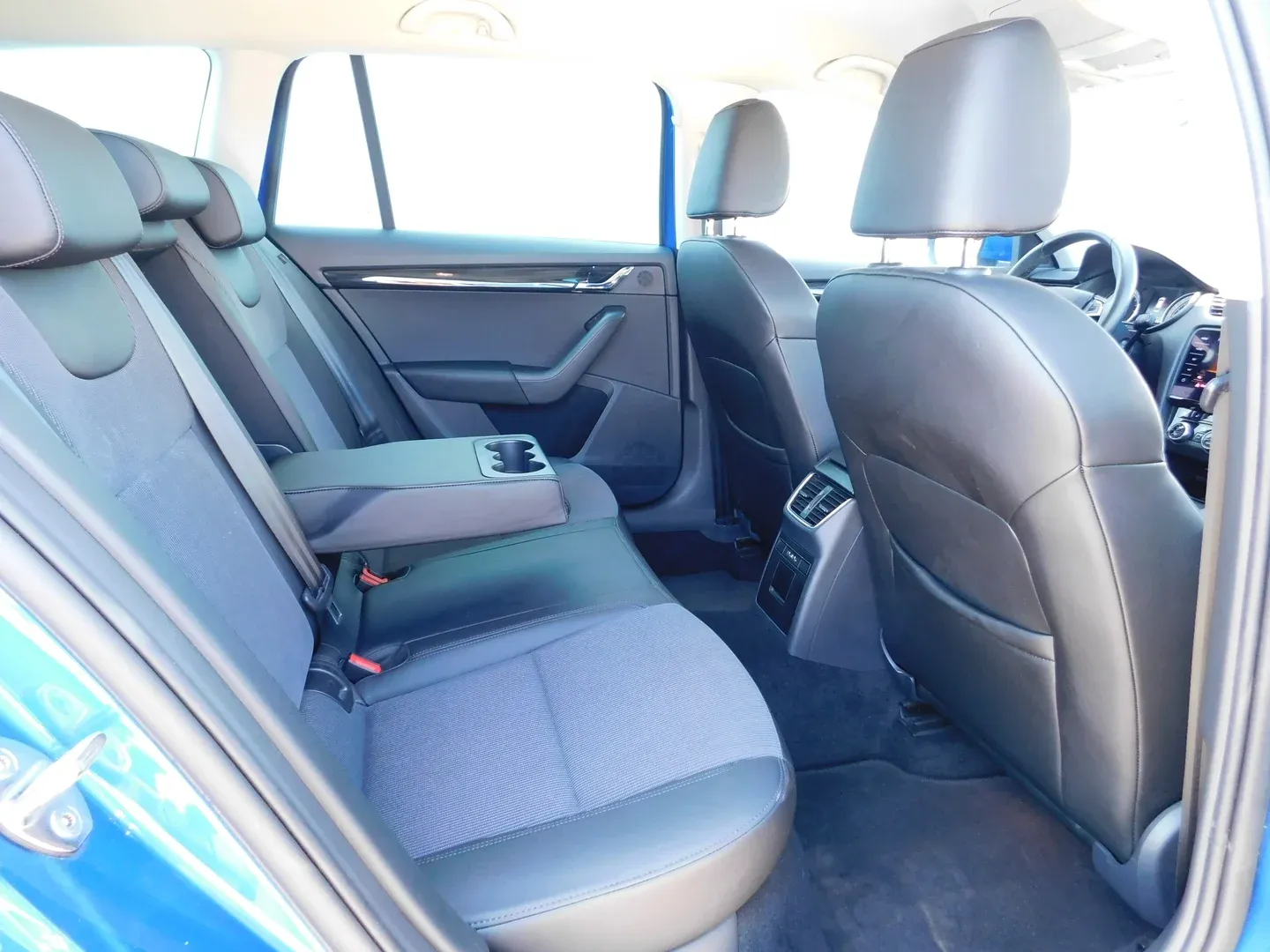 12360 škoda octavia combi style 1.6 tdi - slika 13