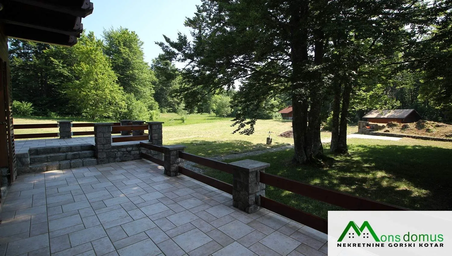 8843 m2 građevinskog zemljišta, dvije vikend kuće i garaža - slika 18