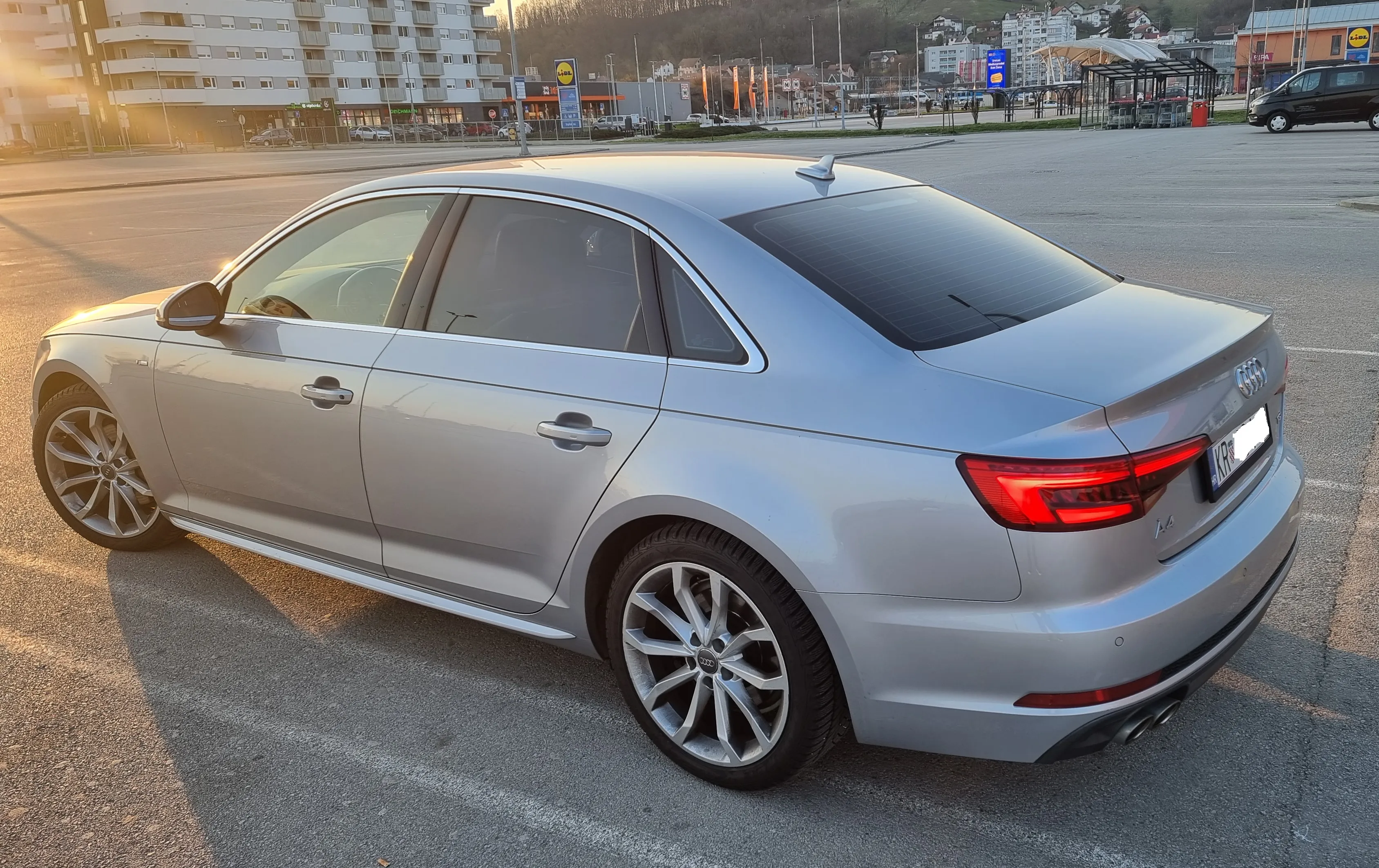 audi a4 2,0 tdi automatik, s line, led, alkantara, 140kw - slika 4