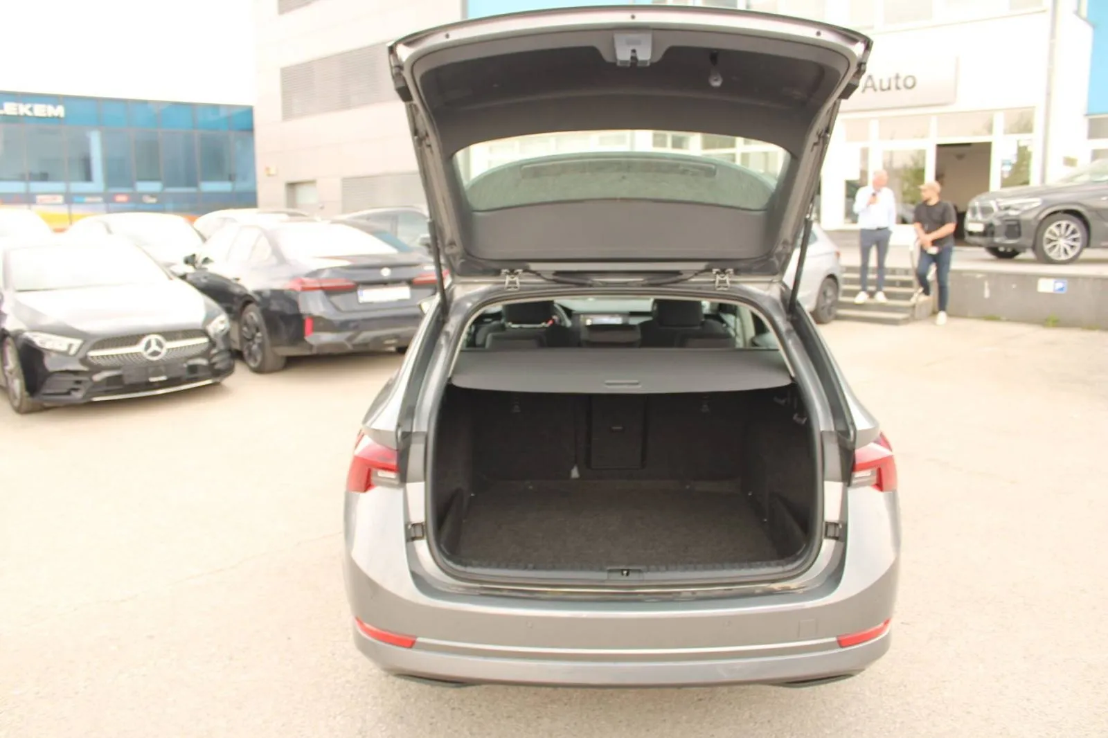 škoda octavia combi 2.0 tdi *led, navigacija, kamera* - slika 9